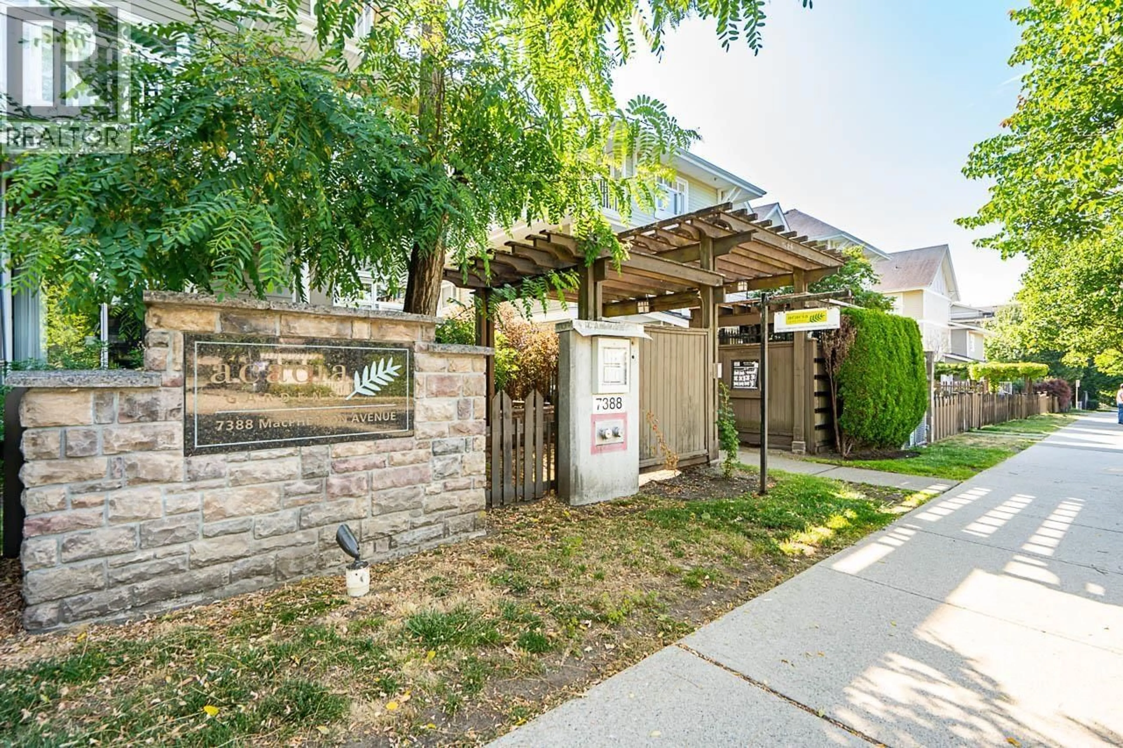 Unknown for 37 - 7388 MACPHERSON AVENUE, Burnaby British Columbia V5J0A1