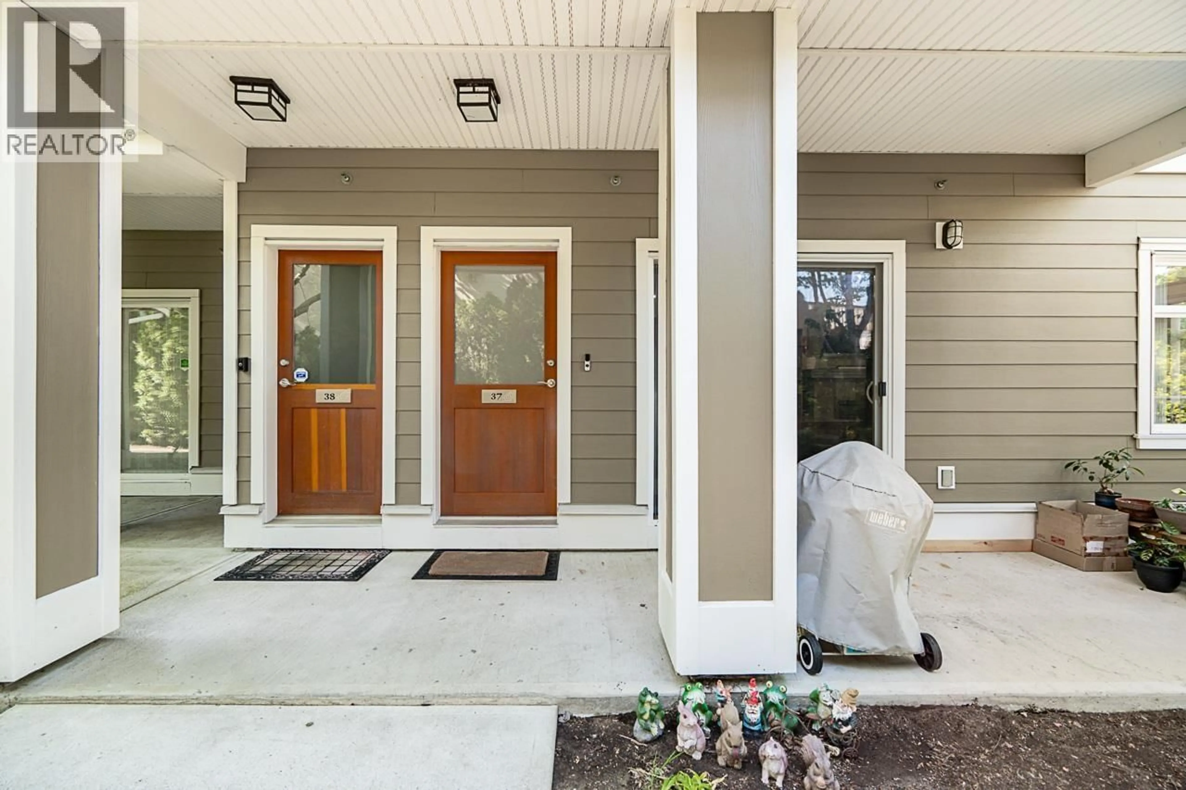 Indoor entryway for 37 - 7388 MACPHERSON AVENUE, Burnaby British Columbia V5J0A1