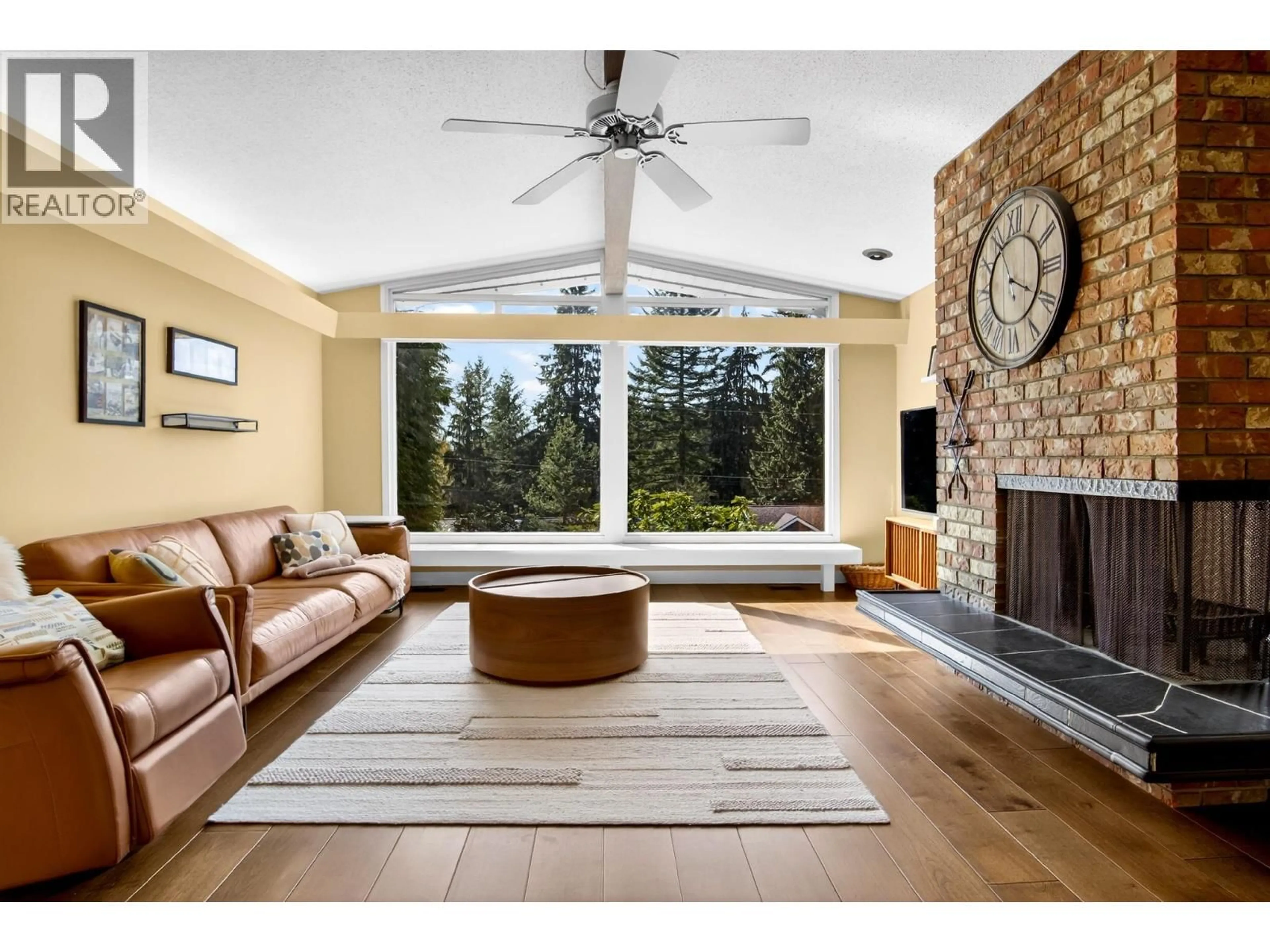 Living room with furniture, unknown for 981 KINSAC STREET, Coquitlam British Columbia V3J4T8