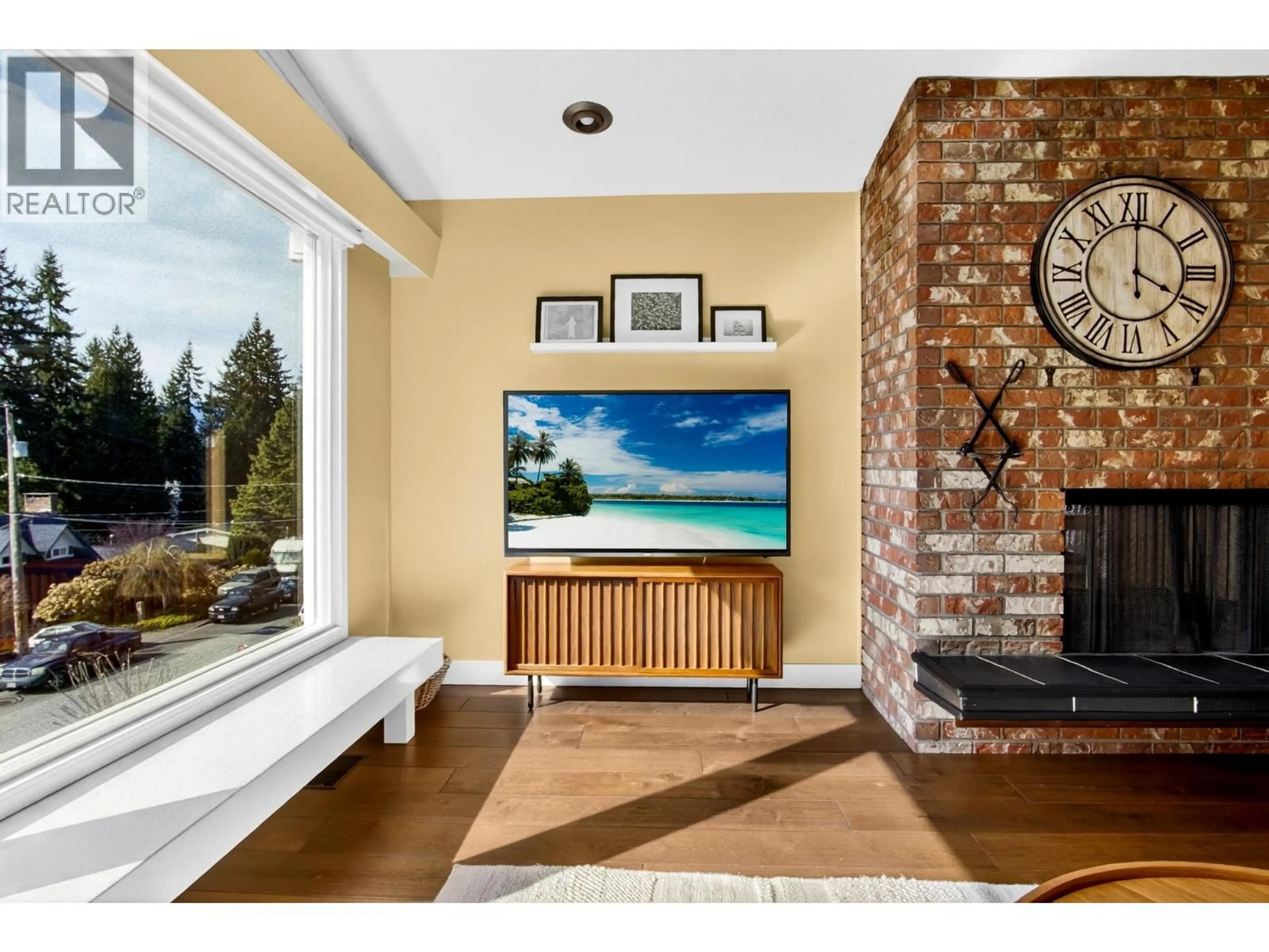 Indoor entryway for 981 KINSAC STREET, Coquitlam British Columbia V3J4T8