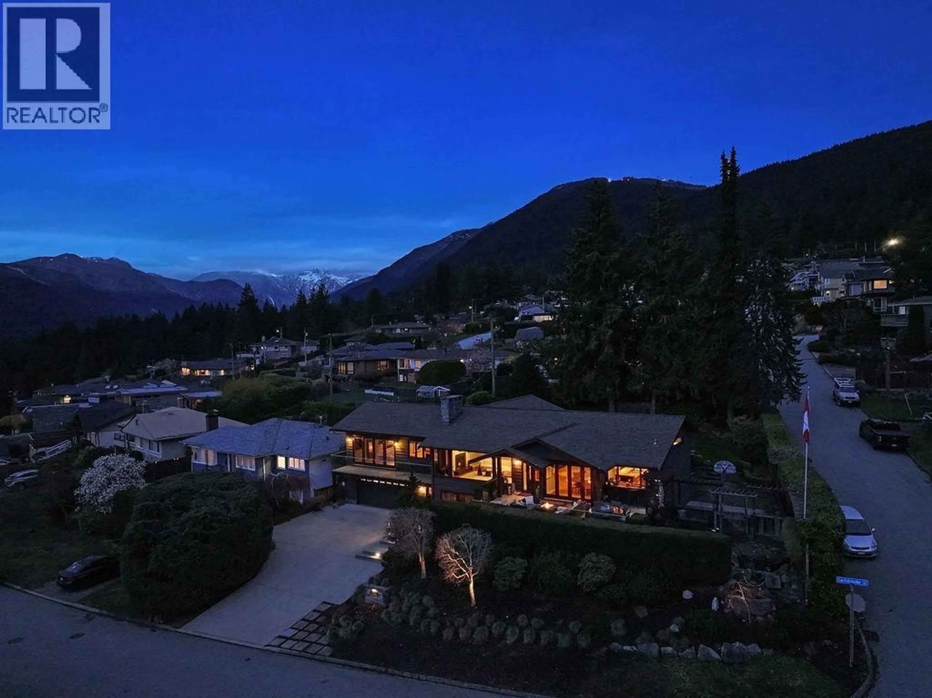 A pic from outside/outdoor area/front of a property/back of a property/a pic from drone, mountain view for 124 CARISBROOKE CRESCENT, North Vancouver British Columbia V7N2S1