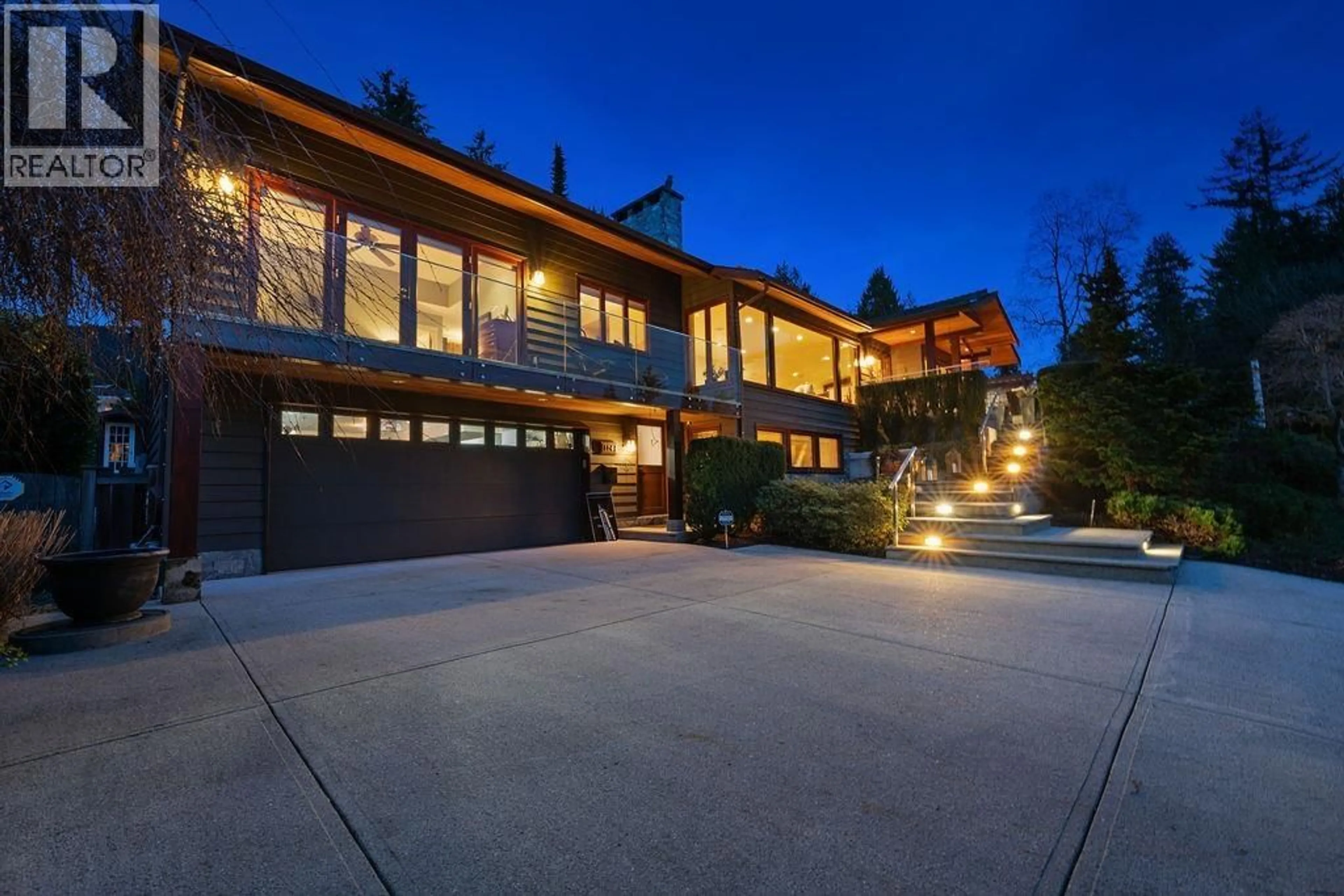 Unknown for 124 CARISBROOKE CRESCENT, North Vancouver British Columbia V7N2S1