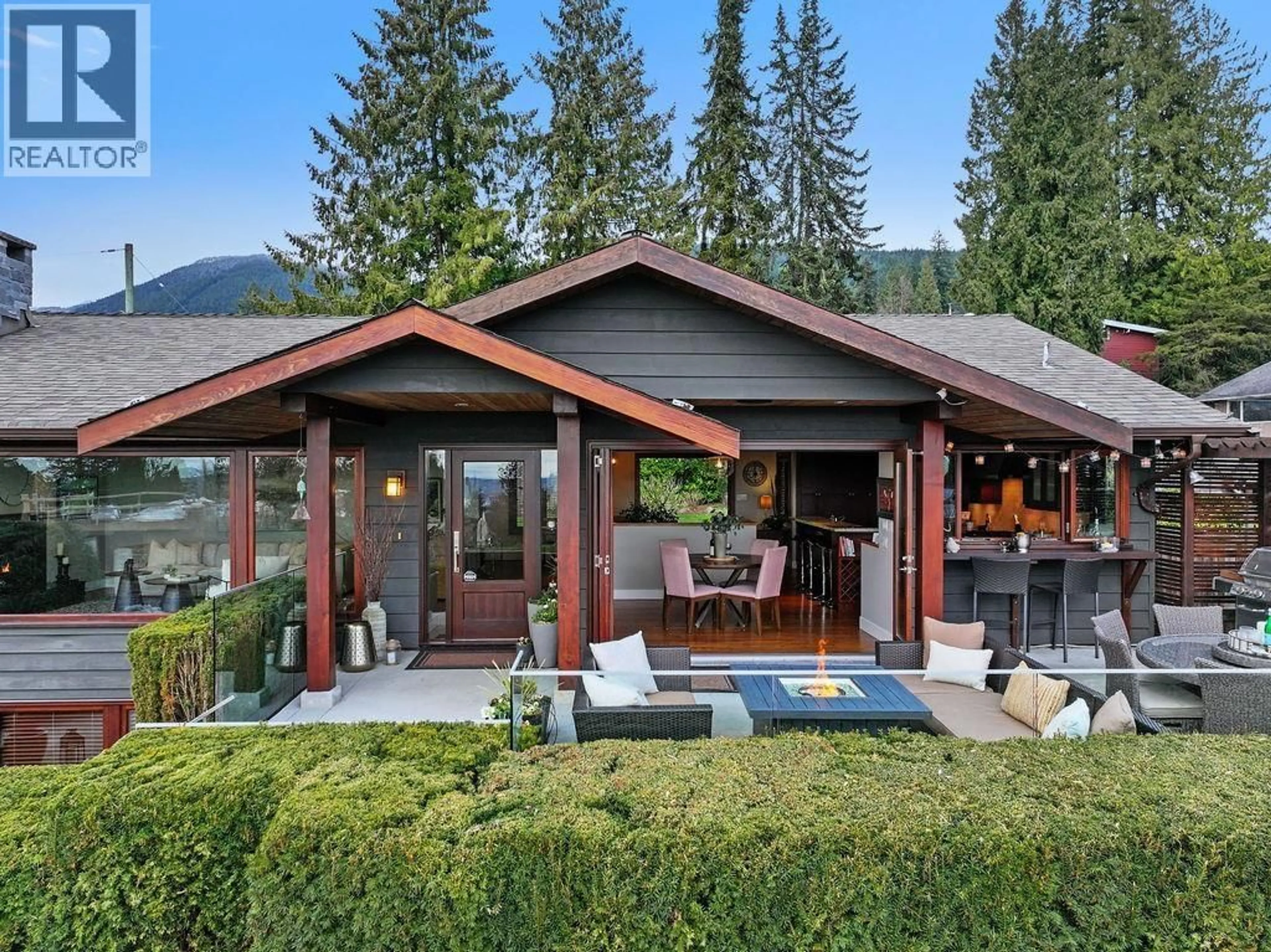 Home with vinyl exterior material, mountain view for 124 CARISBROOKE CRESCENT, North Vancouver British Columbia V7N2S1