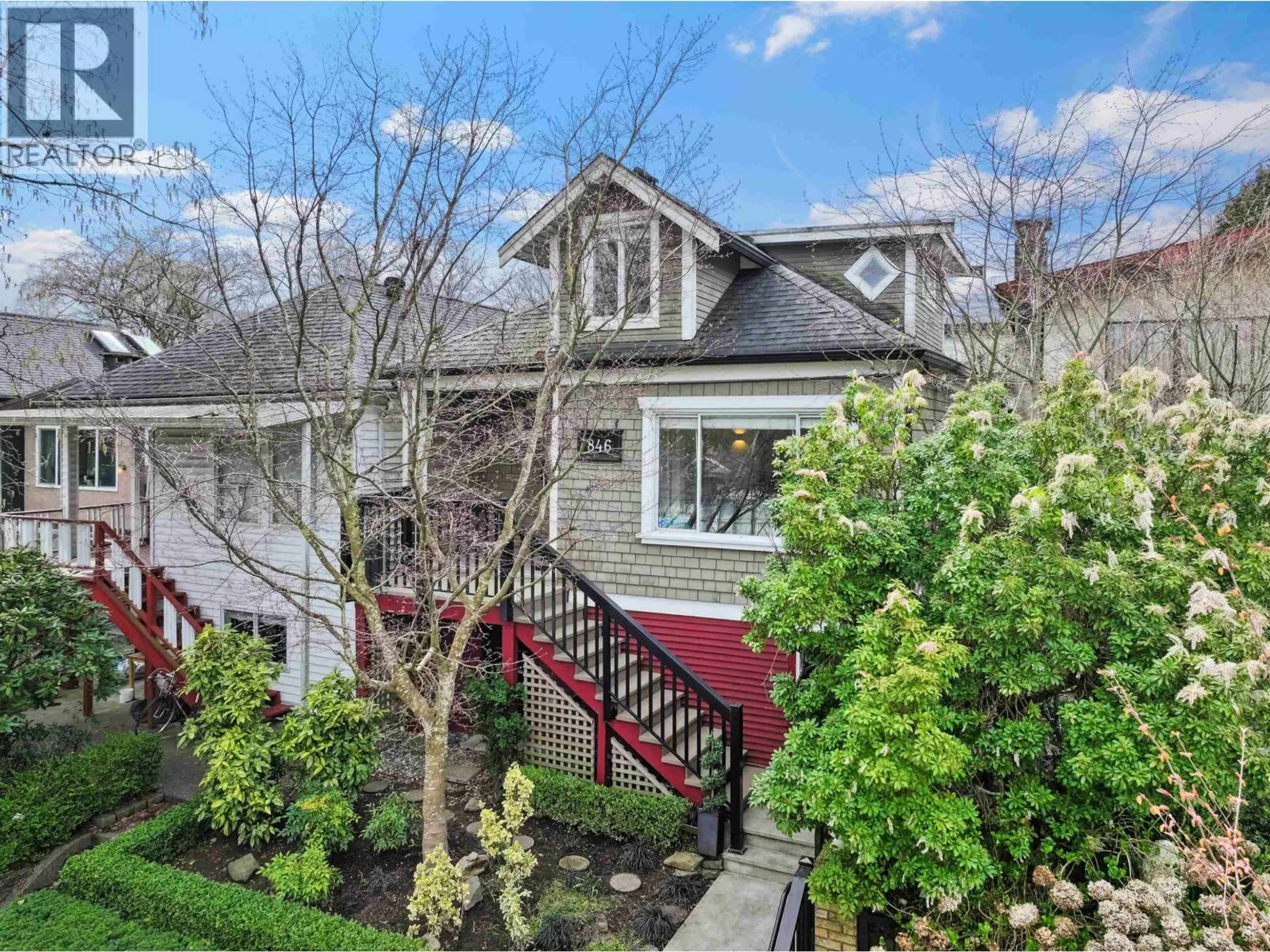 Home with vinyl exterior material, street for 846 23RD AVENUE, Vancouver British Columbia V5V1Y4