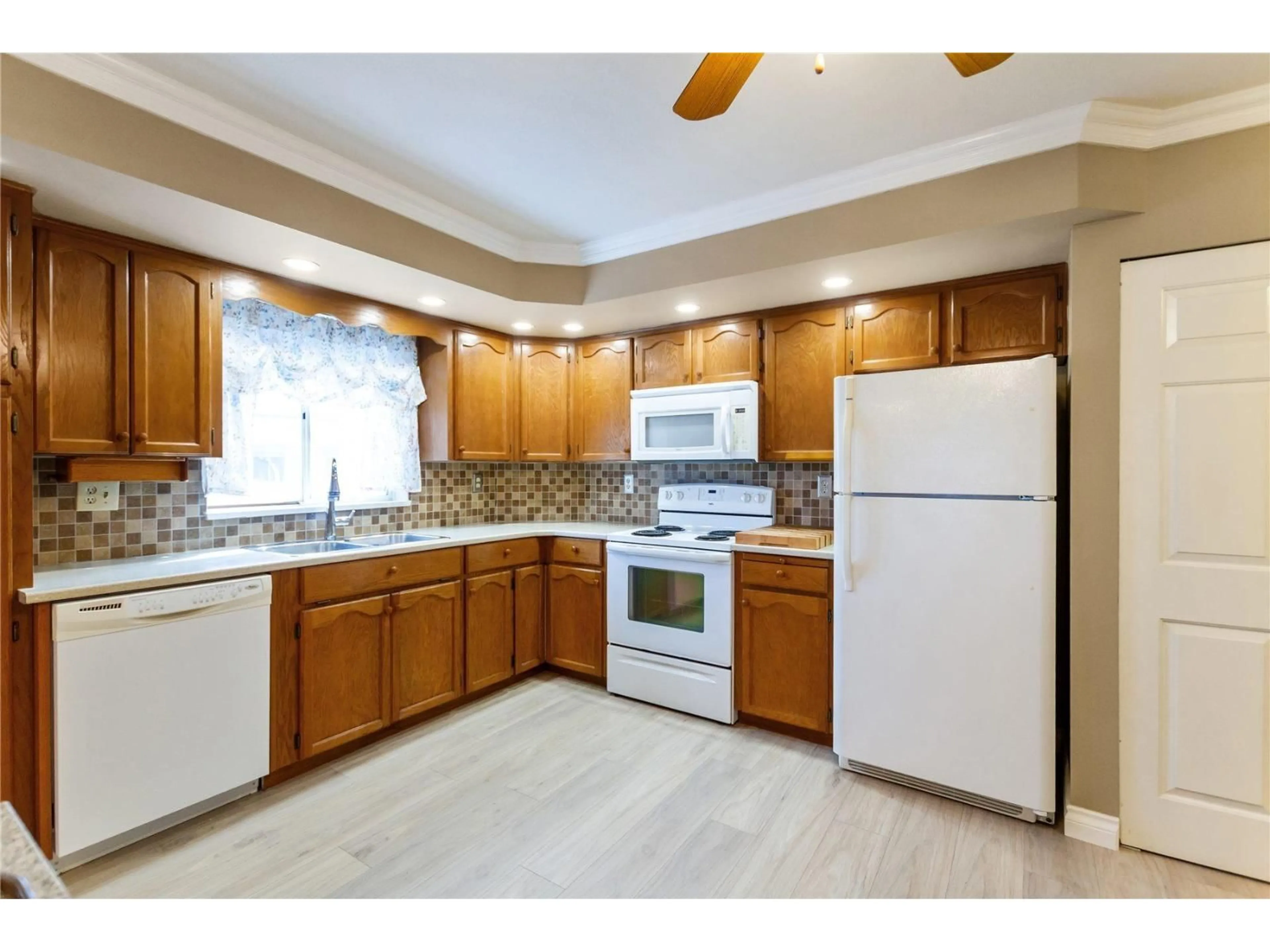 Standard kitchen, unknown for 101 - 31930 OLD YALE ROAD, Abbotsford British Columbia V2T2C7