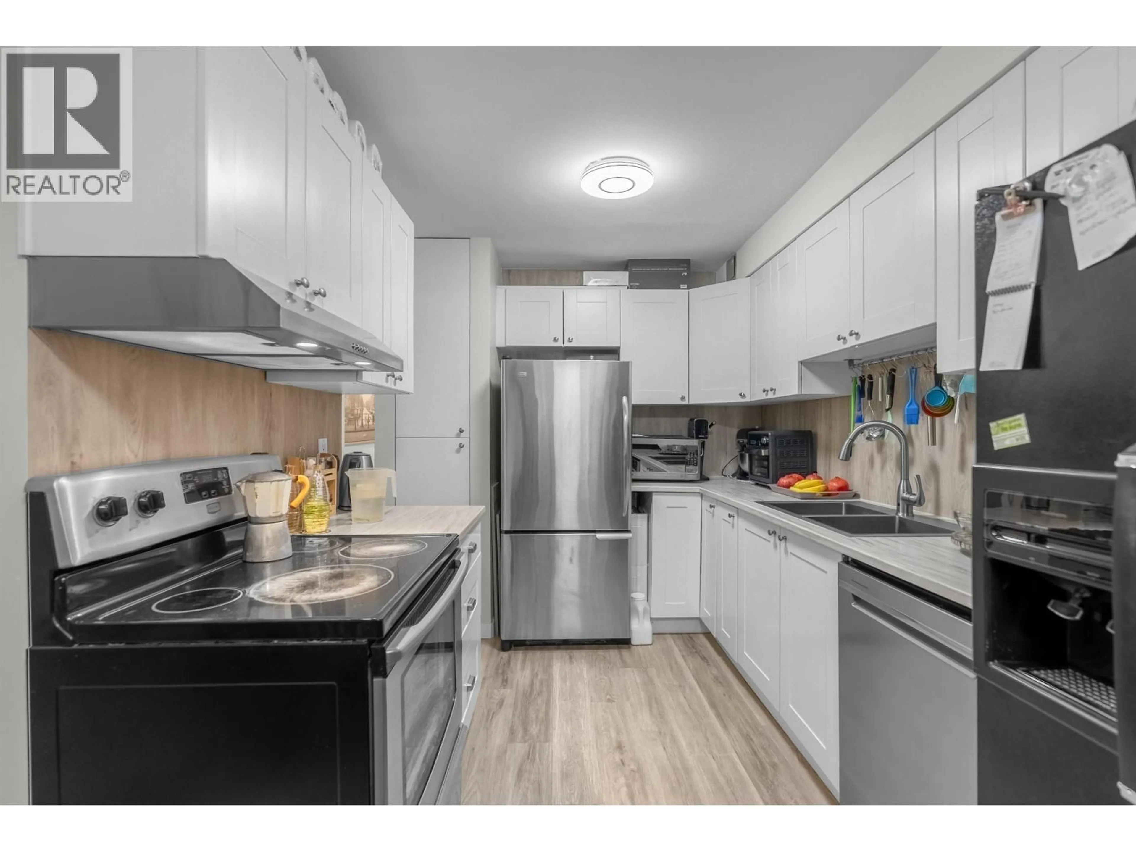 Standard kitchen, unknown for 101 - 515 ELEVENTH STREET, New Westminster British Columbia V3M4G4