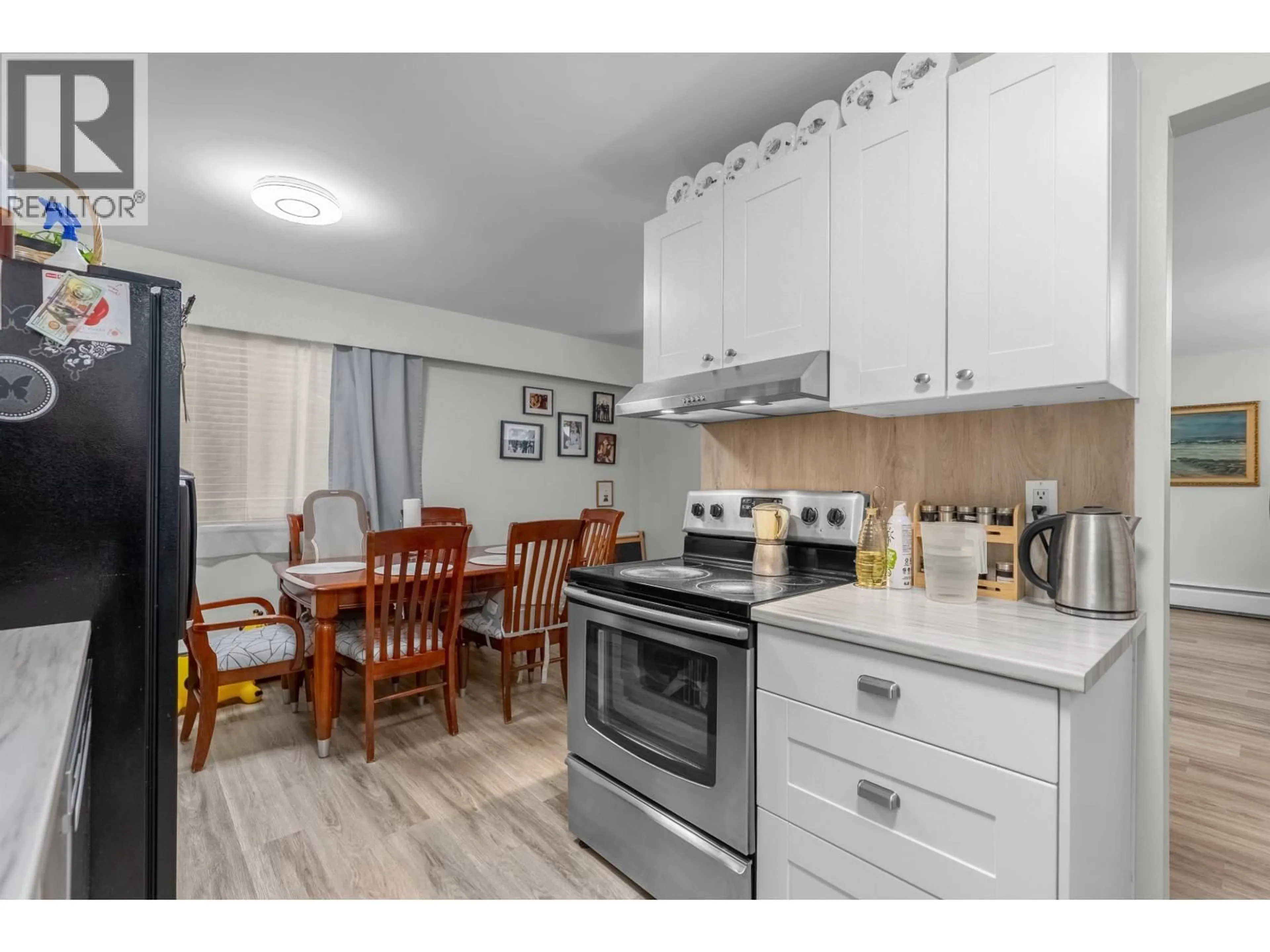 Standard kitchen, unknown for 101 - 515 ELEVENTH STREET, New Westminster British Columbia V3M4G4