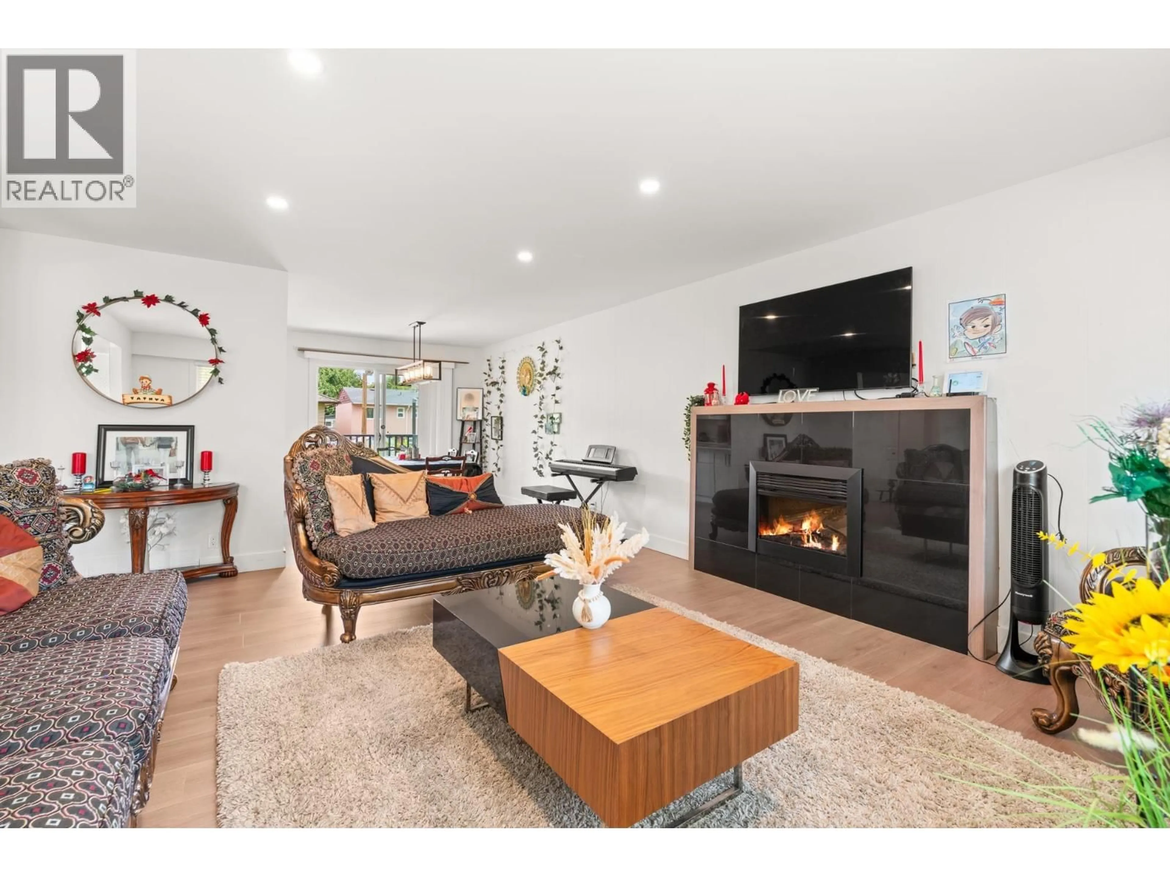 Living room with furniture, wood/laminate floor for 1106 DUTHIE AVENUE, Burnaby British Columbia V5A2R4