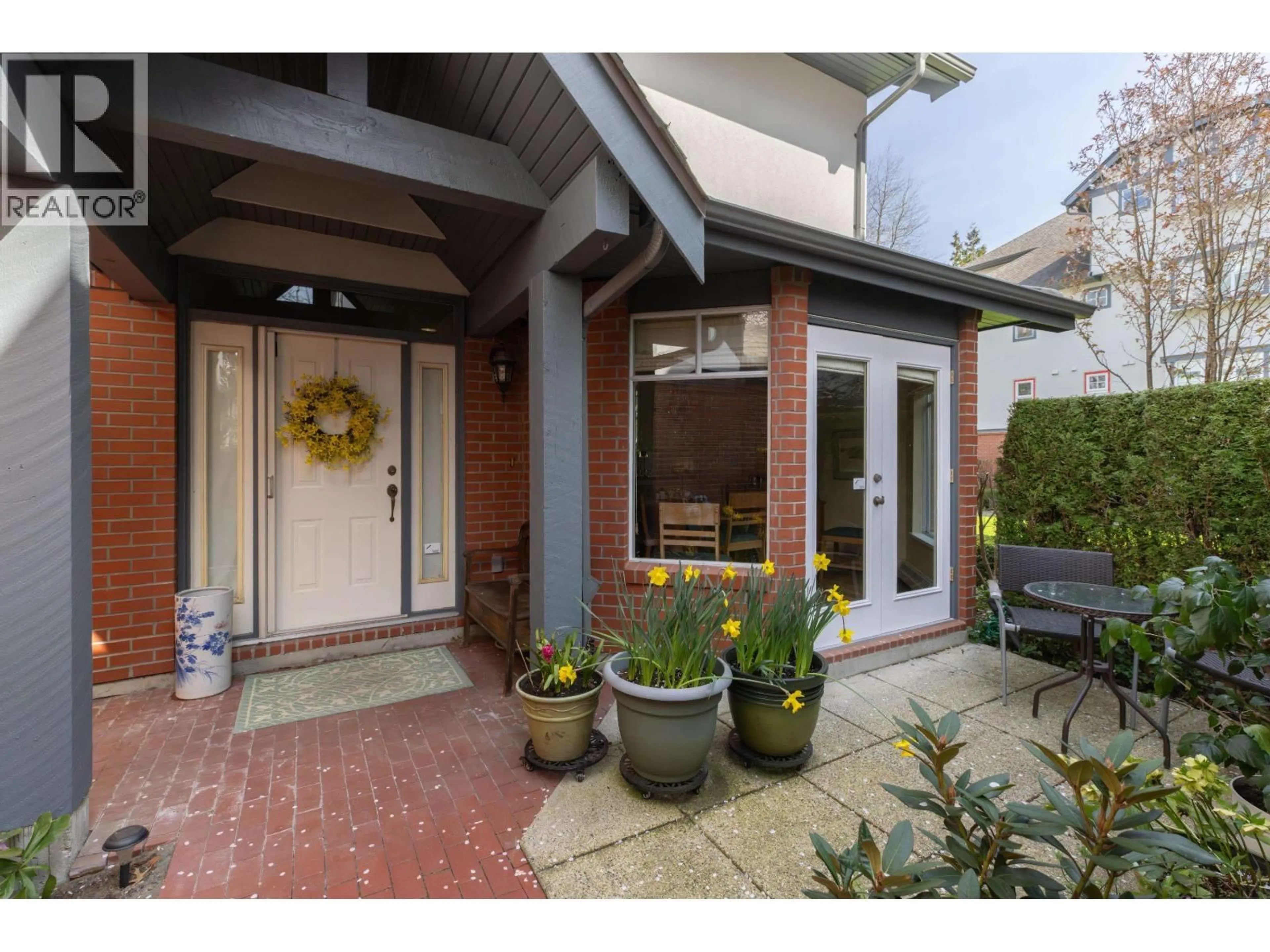 Indoor entryway for 10 - 5880 HAMPTON PLACE, Vancouver British Columbia V6T2E9