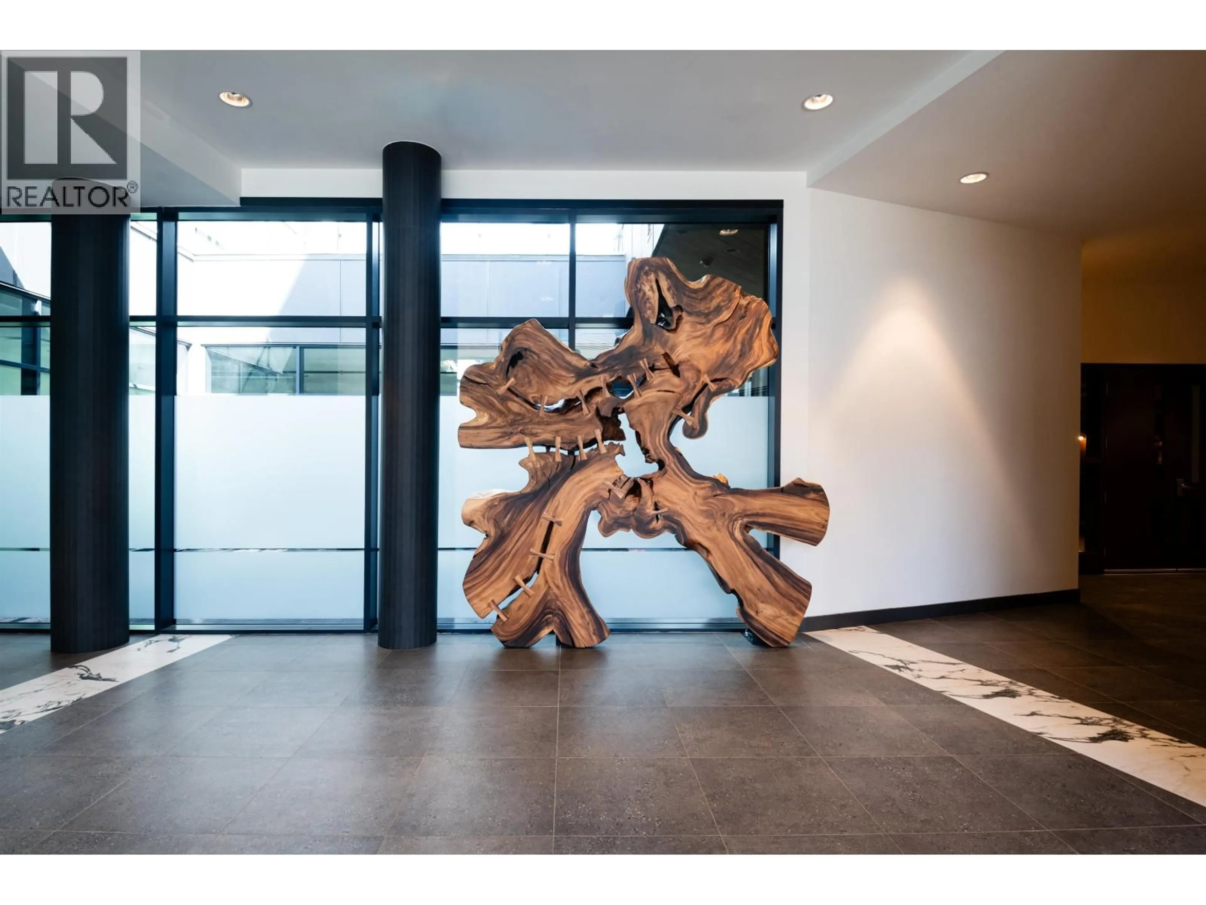 Indoor foyer for 519 - 422 3RD STREET, North Vancouver British Columbia V7L0K1