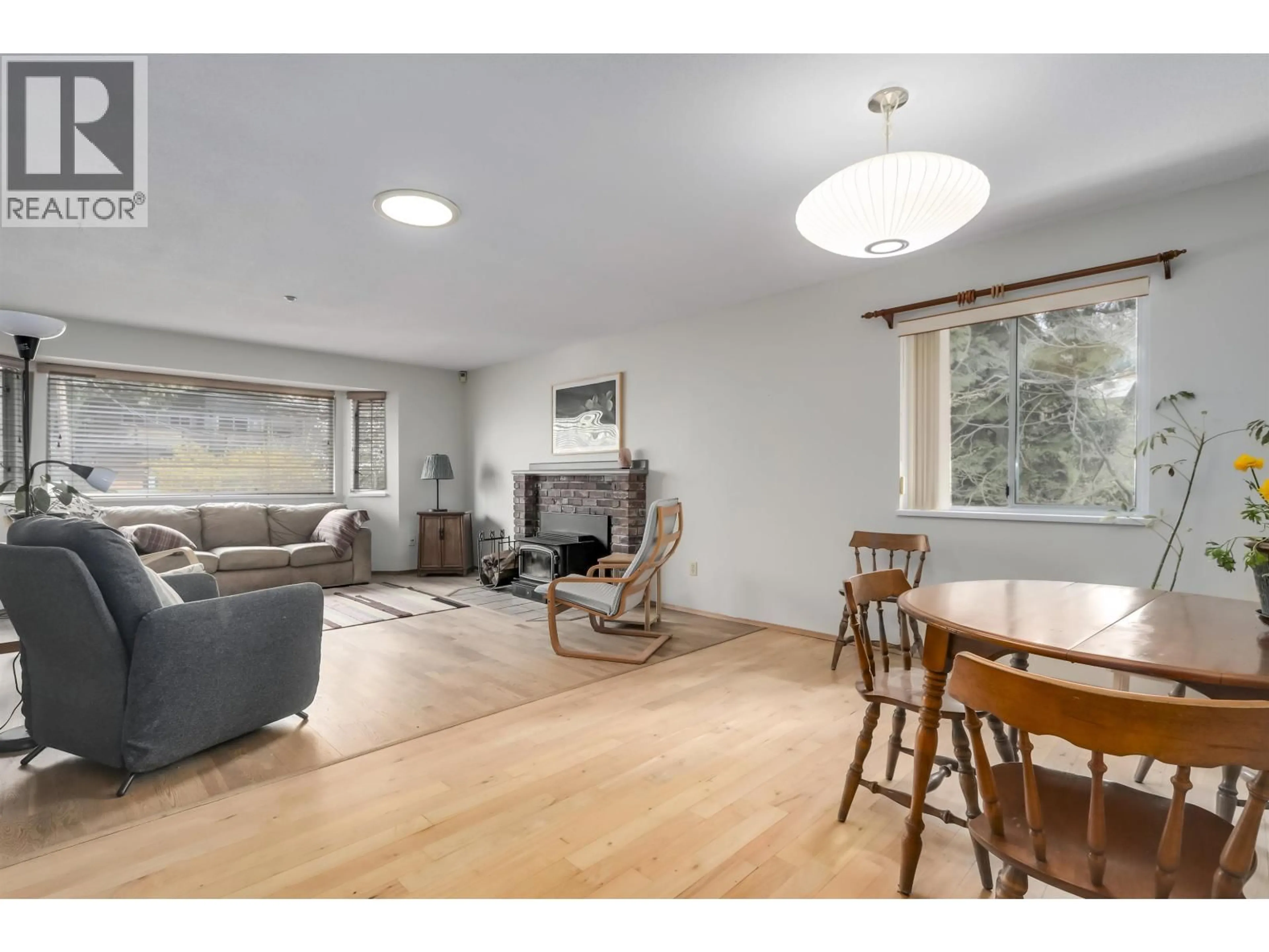 Living room with furniture, wood/laminate floor for 229 22ND STREET, North Vancouver British Columbia V7M2A2