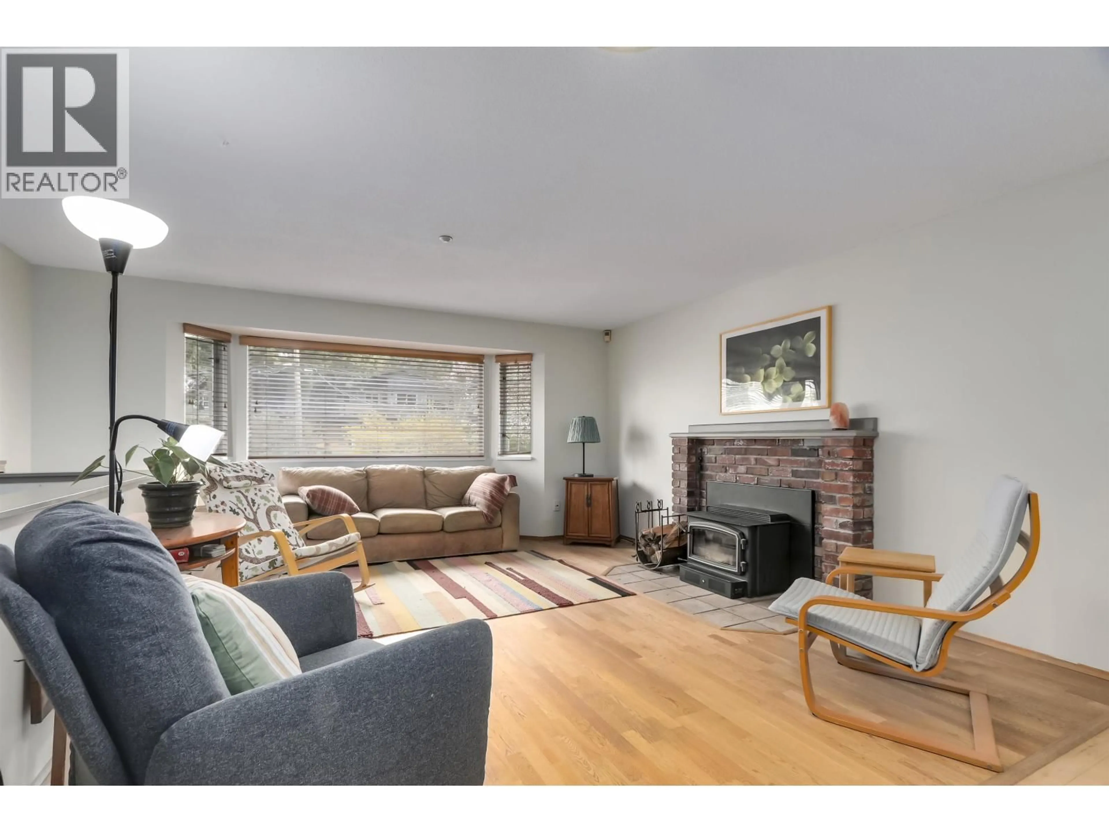 Living room with furniture, wood/laminate floor for 229 22ND STREET, North Vancouver British Columbia V7M2A2