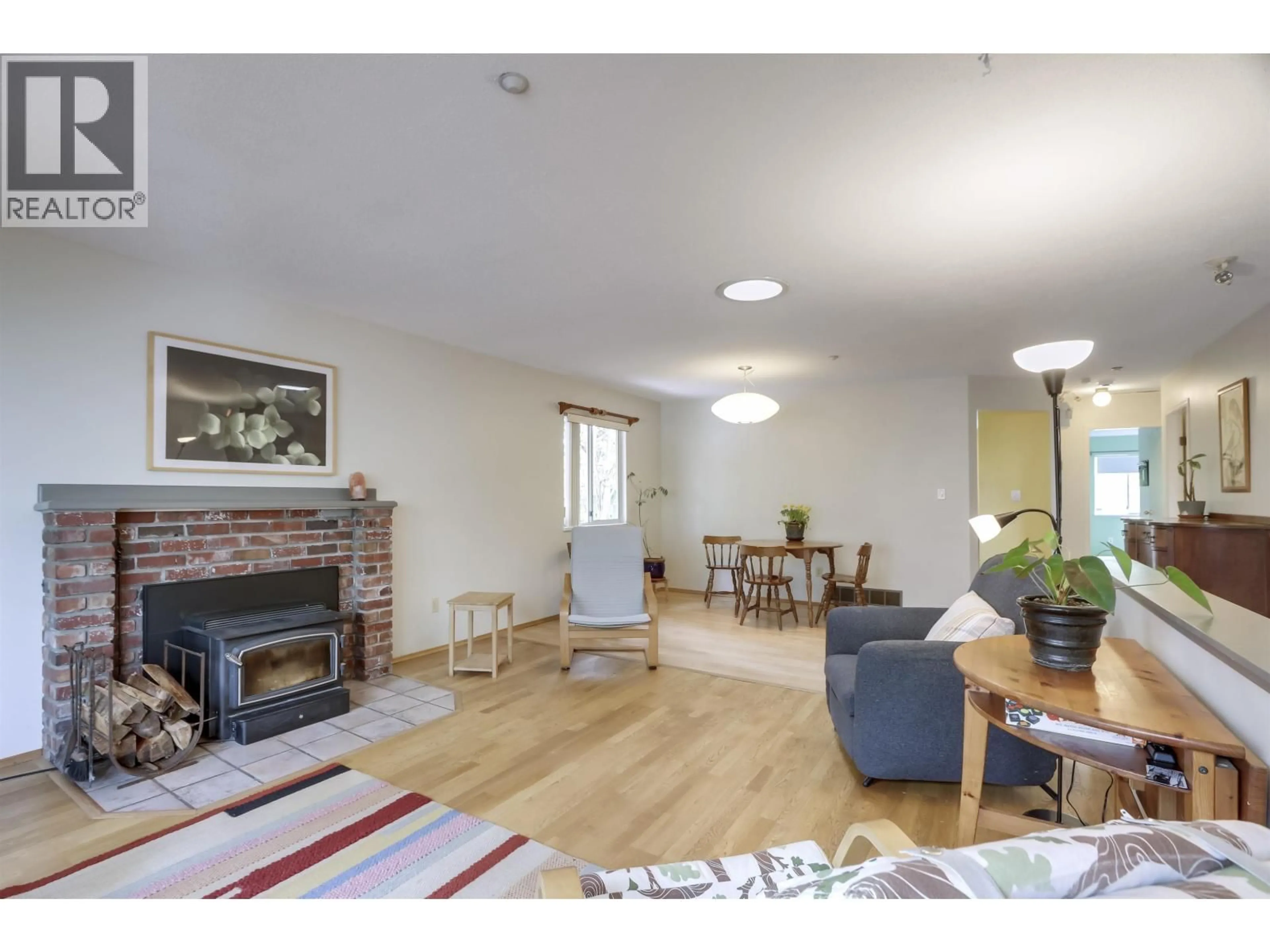 Living room with furniture, wood/laminate floor for 229 22ND STREET, North Vancouver British Columbia V7M2A2