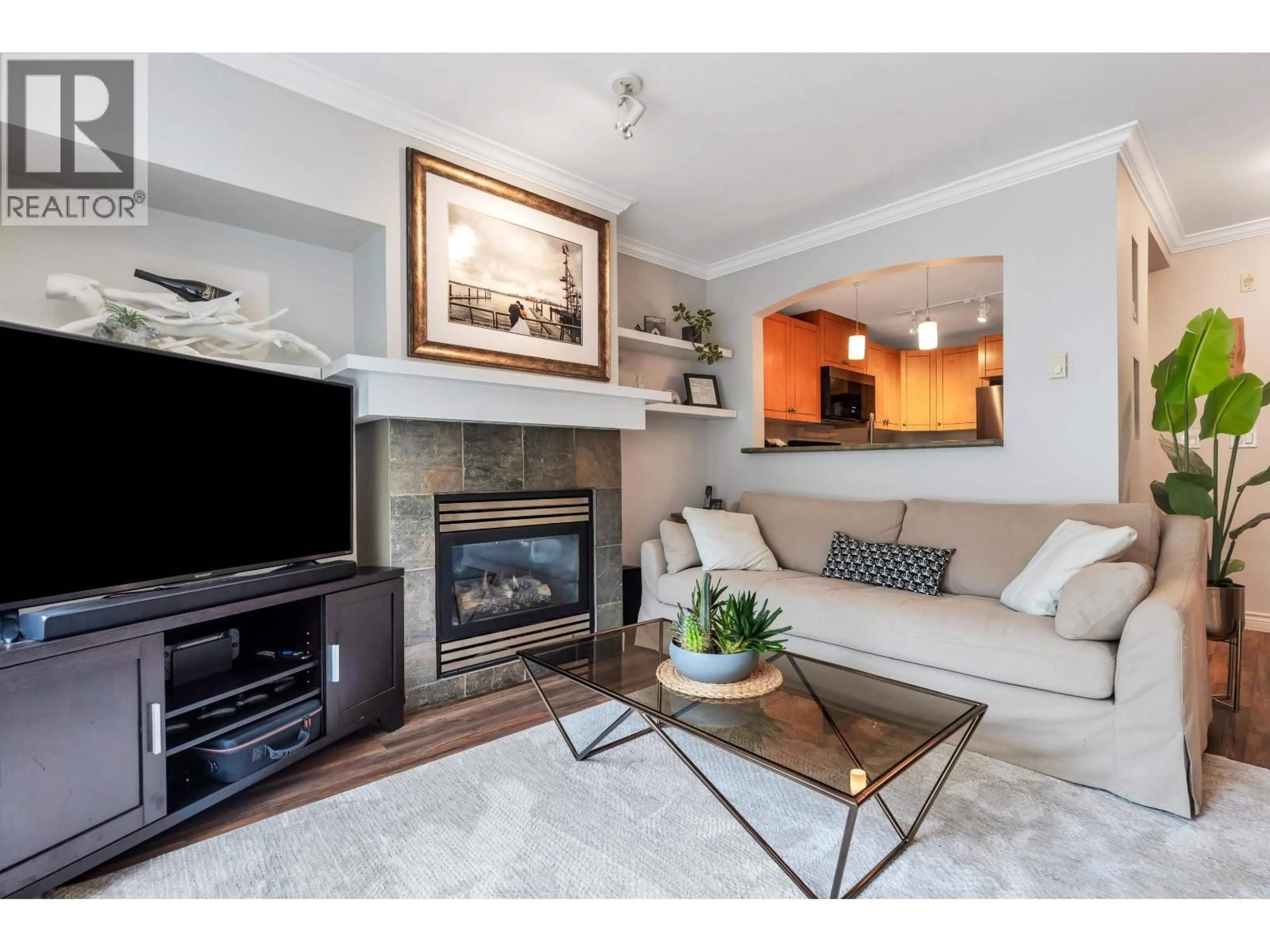 Living room with furniture, wood/laminate floor for 13 - 1073 LYNN VALLEY ROAD, North Vancouver British Columbia V7J1Z6