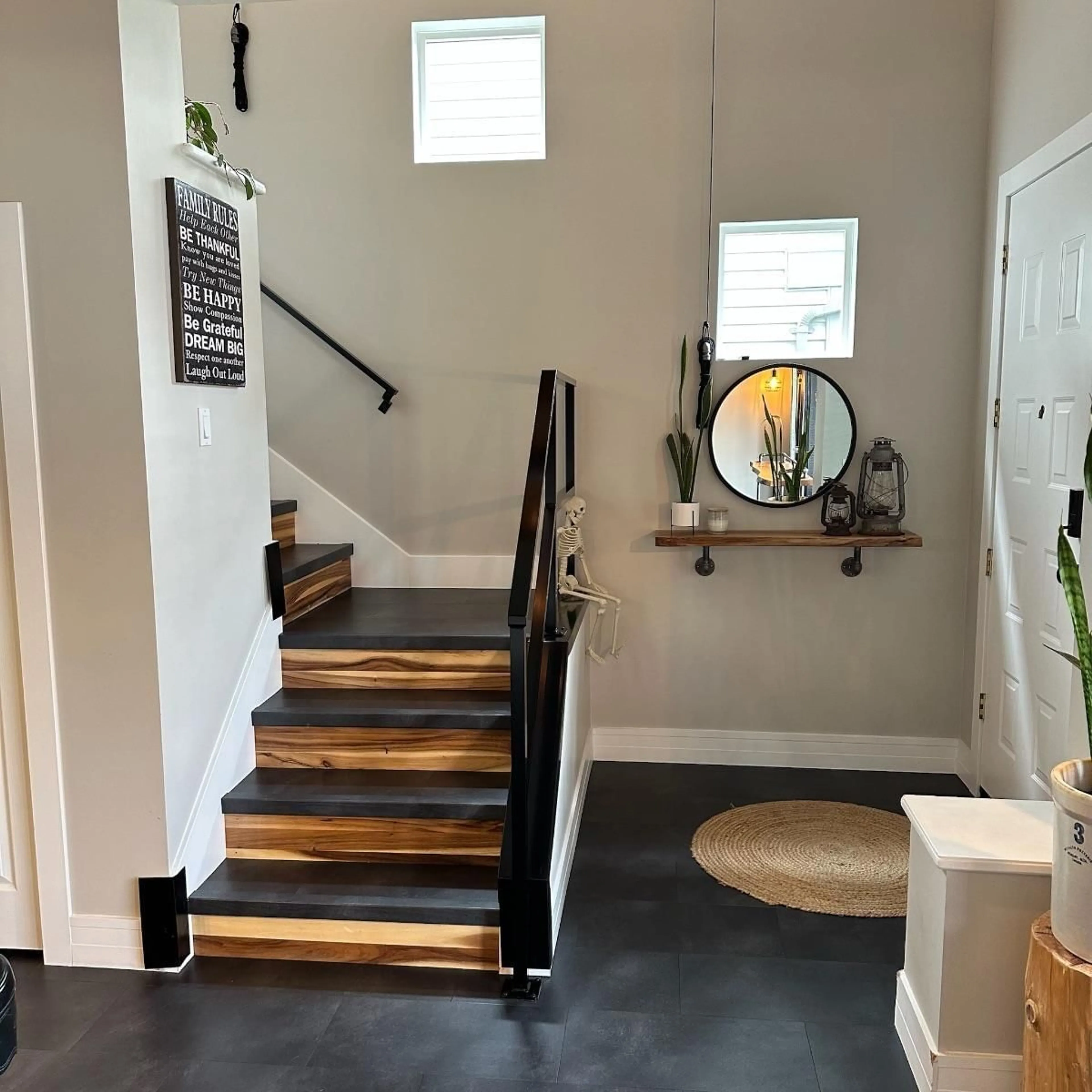 Indoor entryway for 6676 185 STREET, Surrey British Columbia V3S9B1