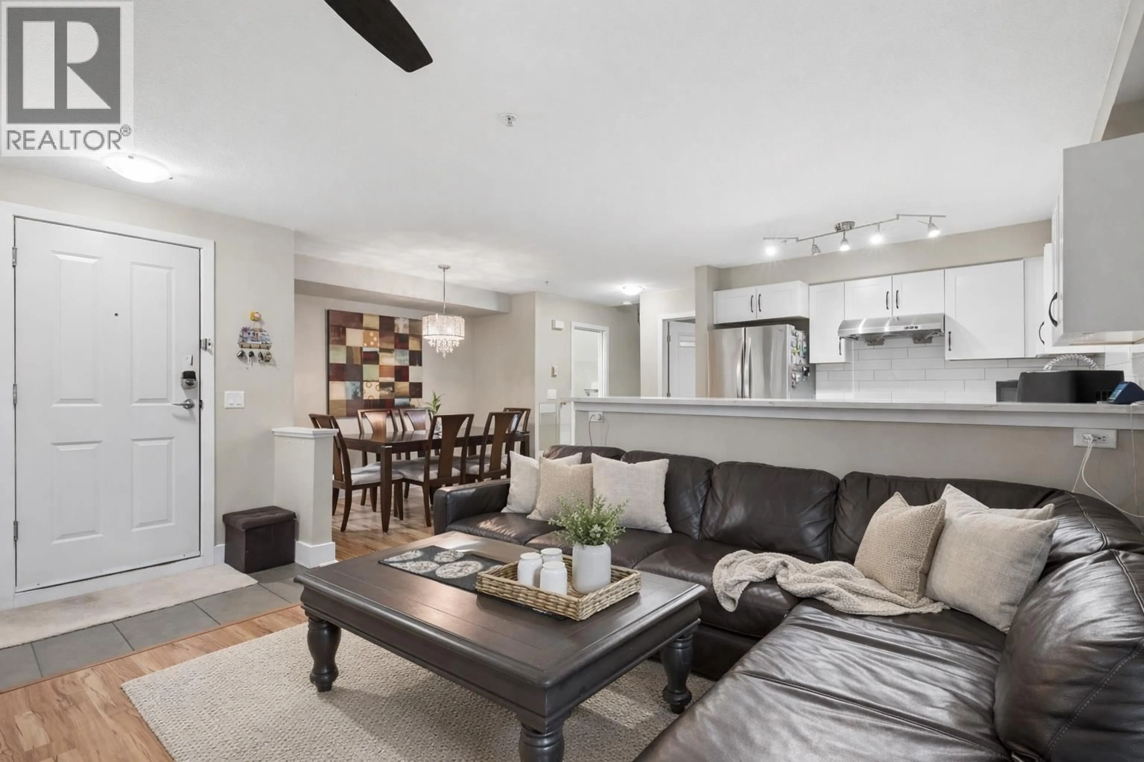 Living room with furniture, unknown for 30 - 7428 SOUTHWYNDE AVENUE, Burnaby British Columbia V3N0A1