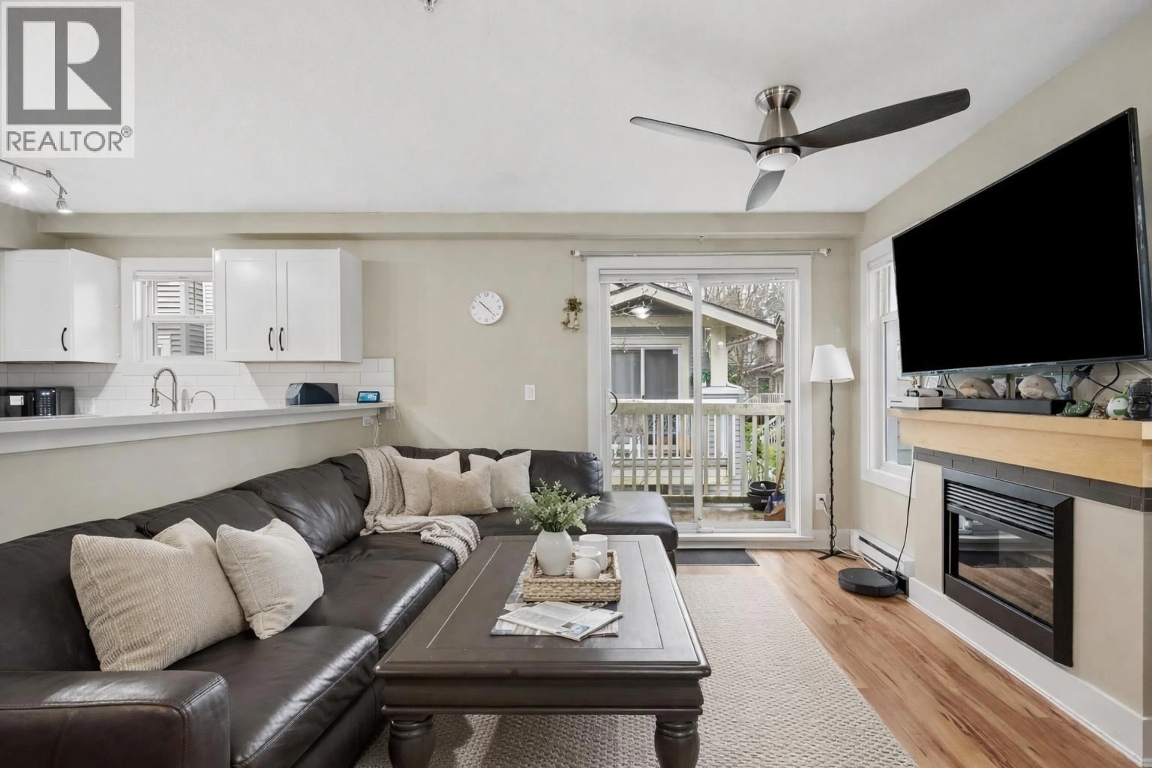 Living room with furniture, unknown for 30 - 7428 SOUTHWYNDE AVENUE, Burnaby British Columbia V3N0A1