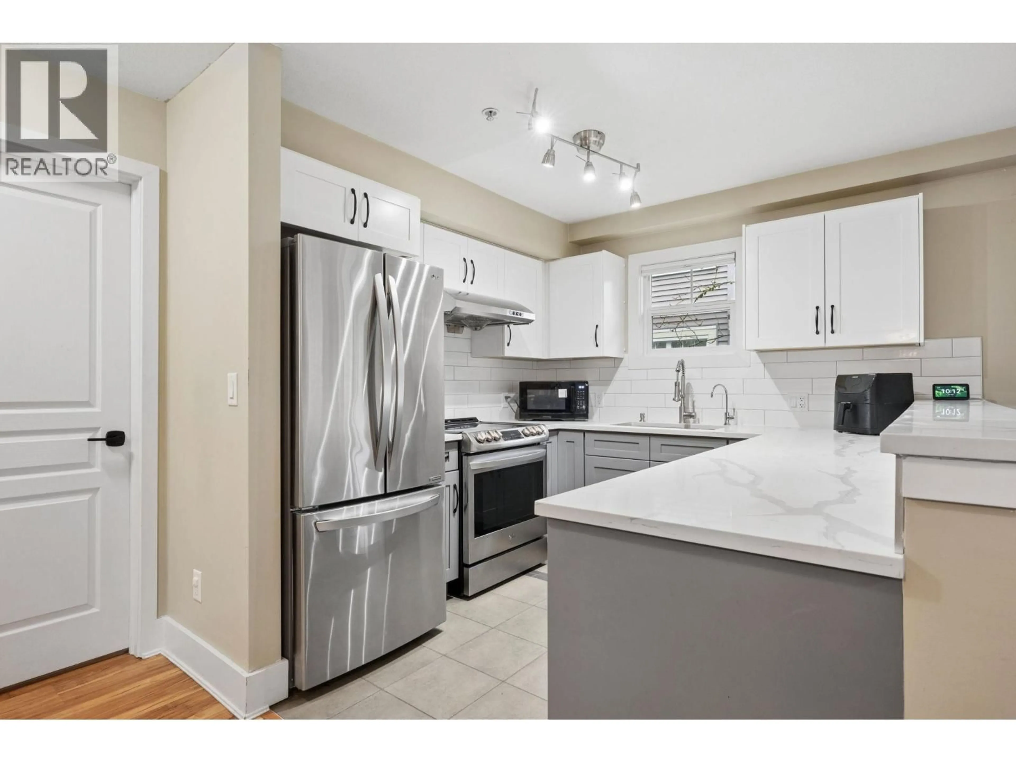 Unknown for 30 - 7428 SOUTHWYNDE AVENUE, Burnaby British Columbia V3N0A1