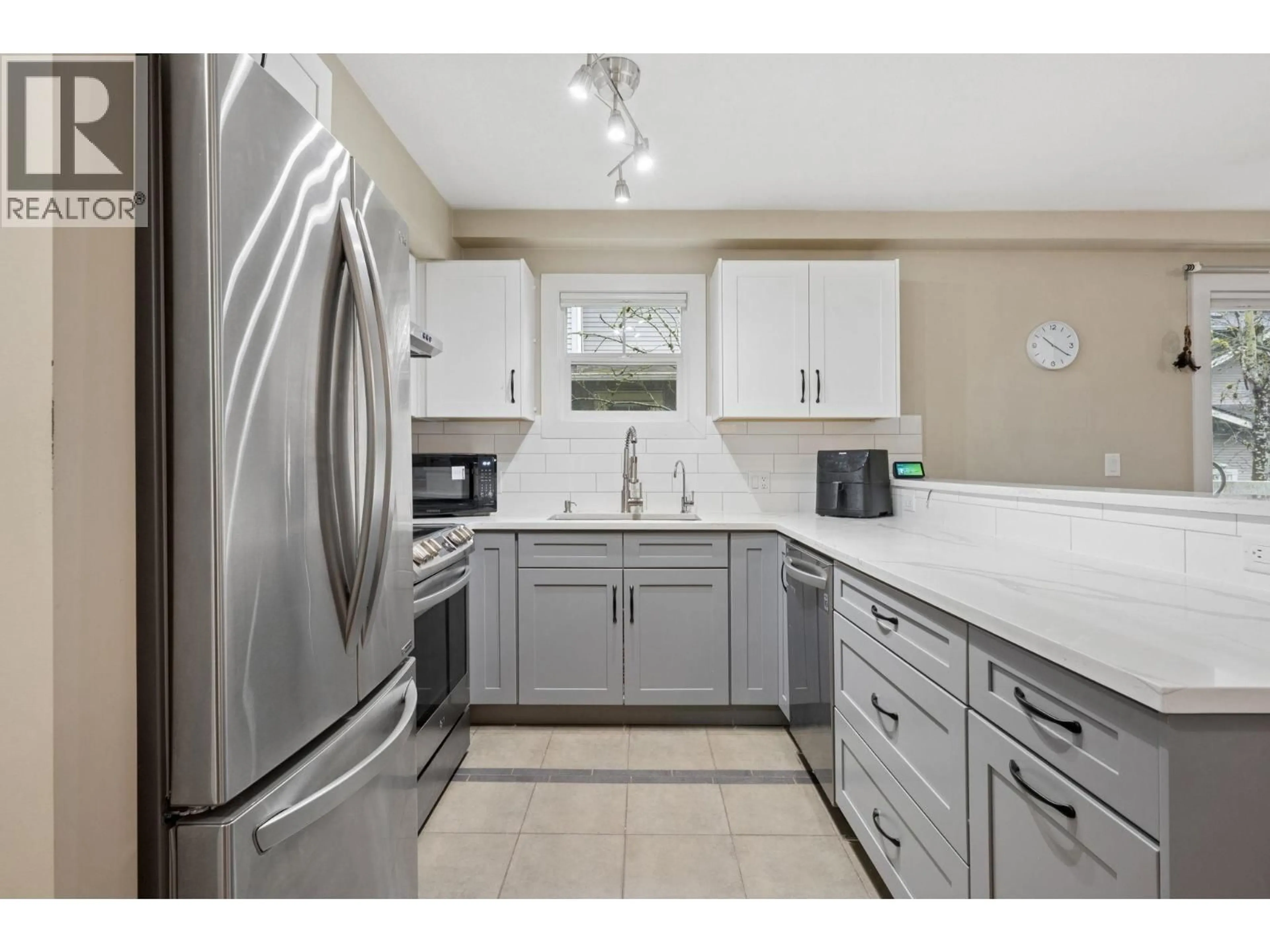 Standard kitchen, ceramic/tile floor for 30 - 7428 SOUTHWYNDE AVENUE, Burnaby British Columbia V3N0A1
