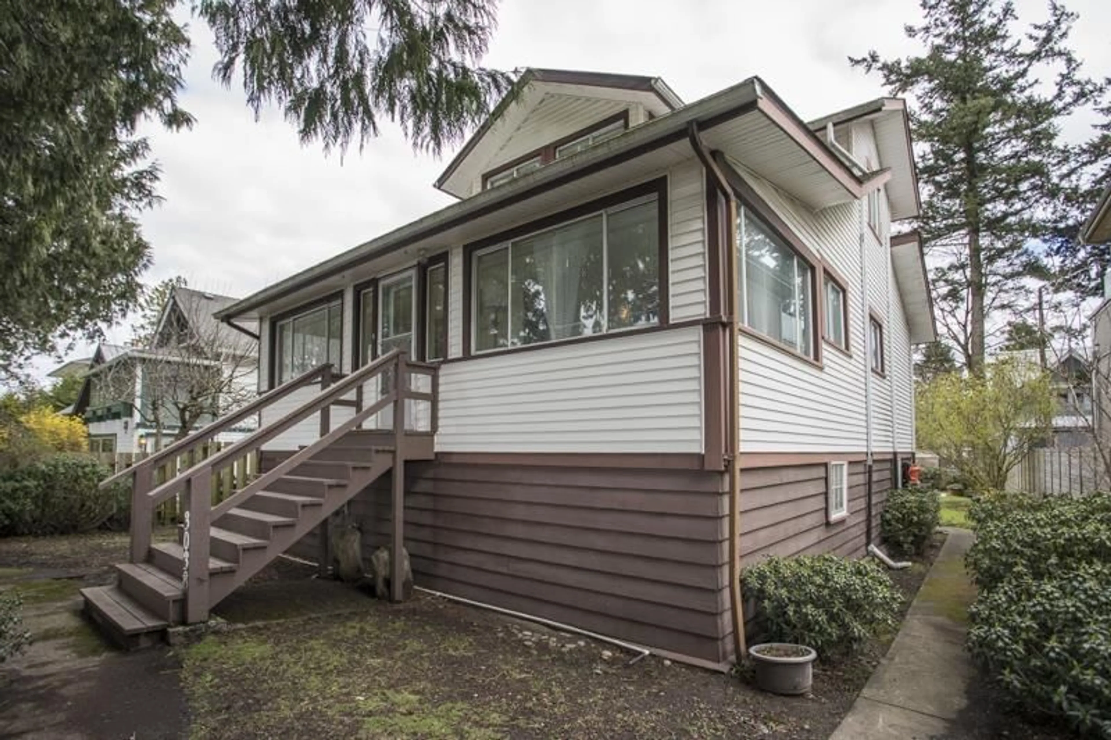 Home with vinyl exterior material, street for 3038 O'HARA LANE, Surrey British Columbia V4A3G6