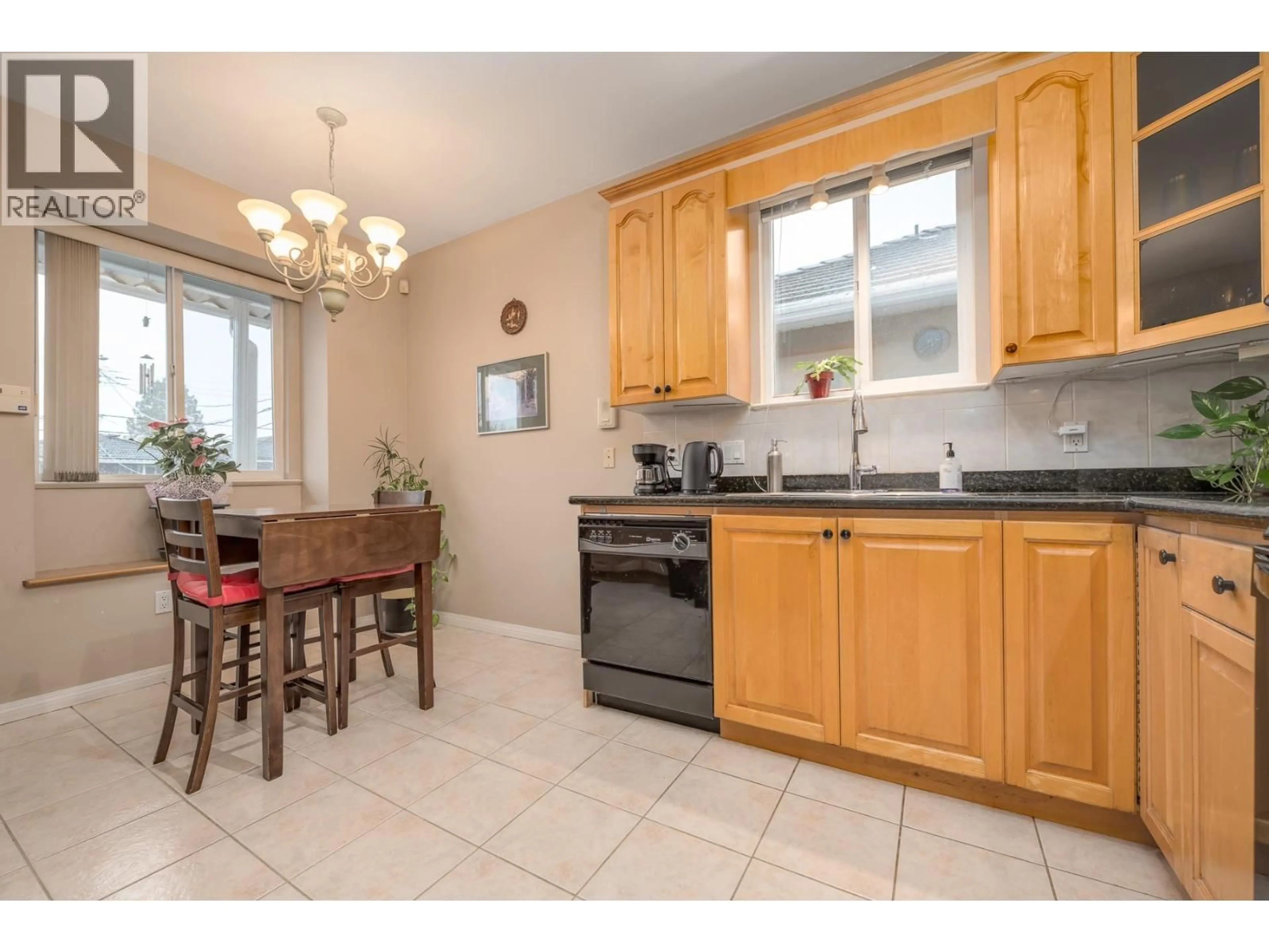 Standard kitchen, unknown for 1233 RUPERT STREET, Vancouver British Columbia V5K5E1