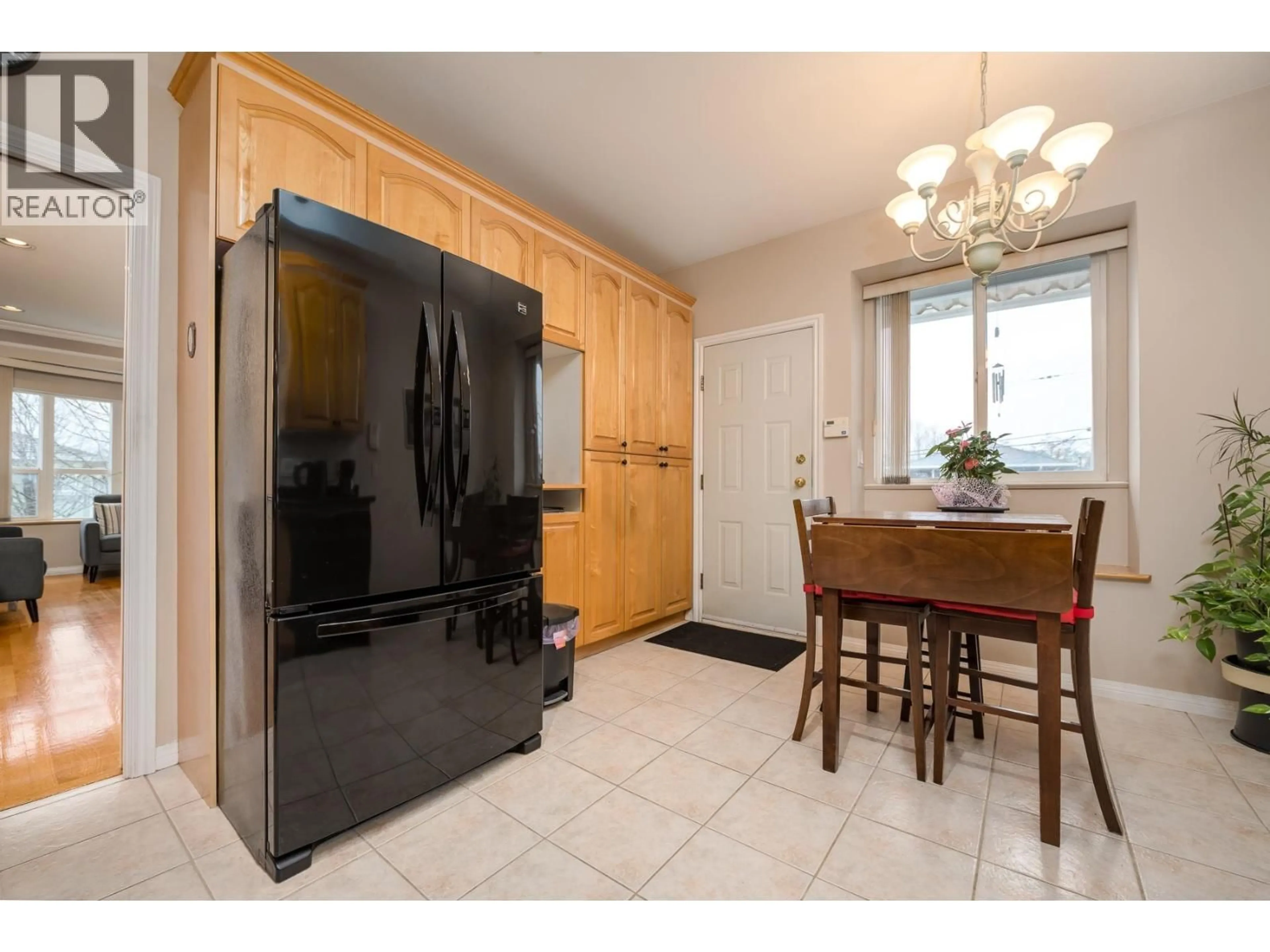 Standard kitchen, ceramic/tile floor for 1233 RUPERT STREET, Vancouver British Columbia V5K5E1