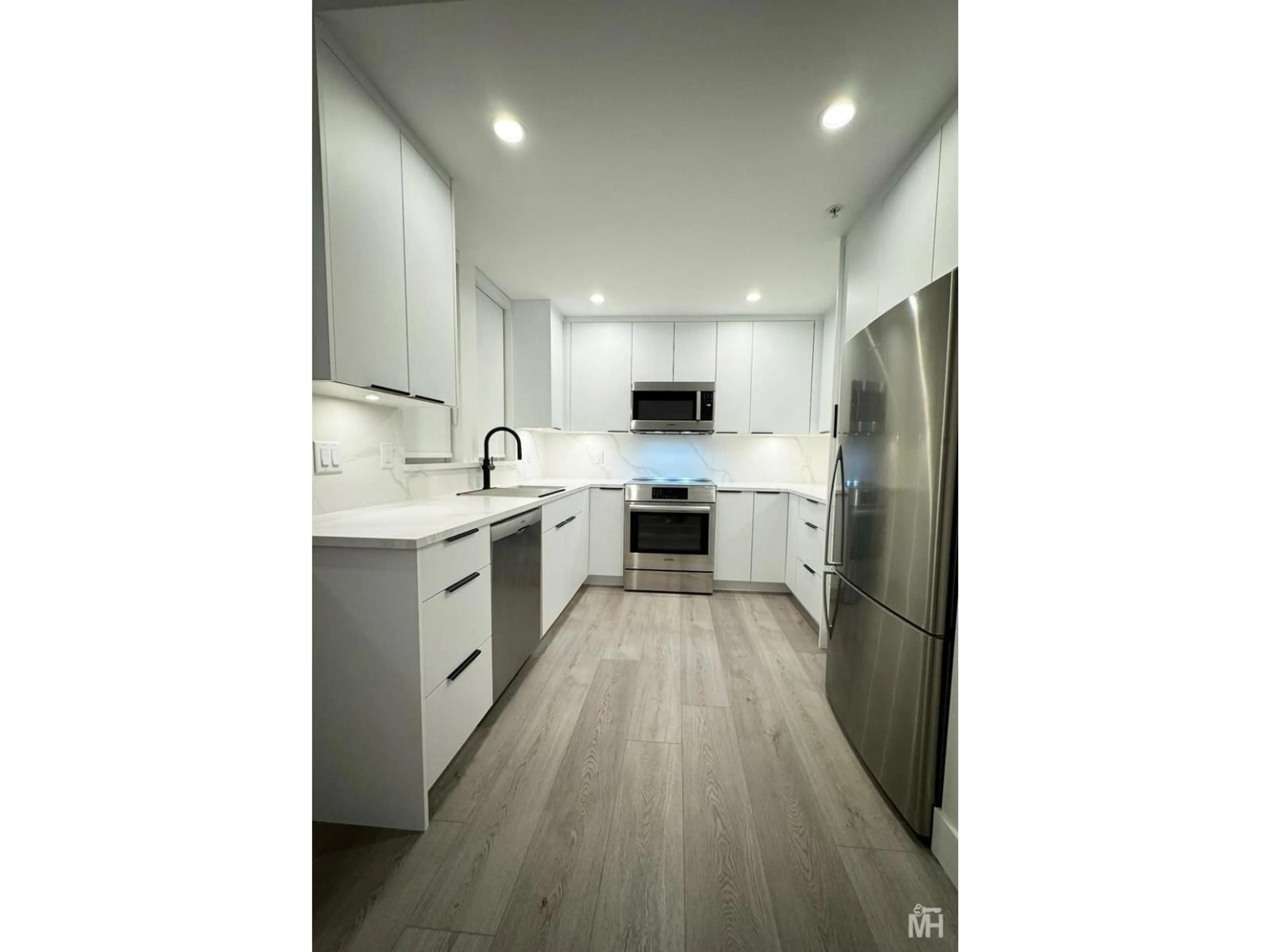 Open concept kitchen, unknown for 111 - 15392 16A AVENUE, Surrey British Columbia V4A1S9