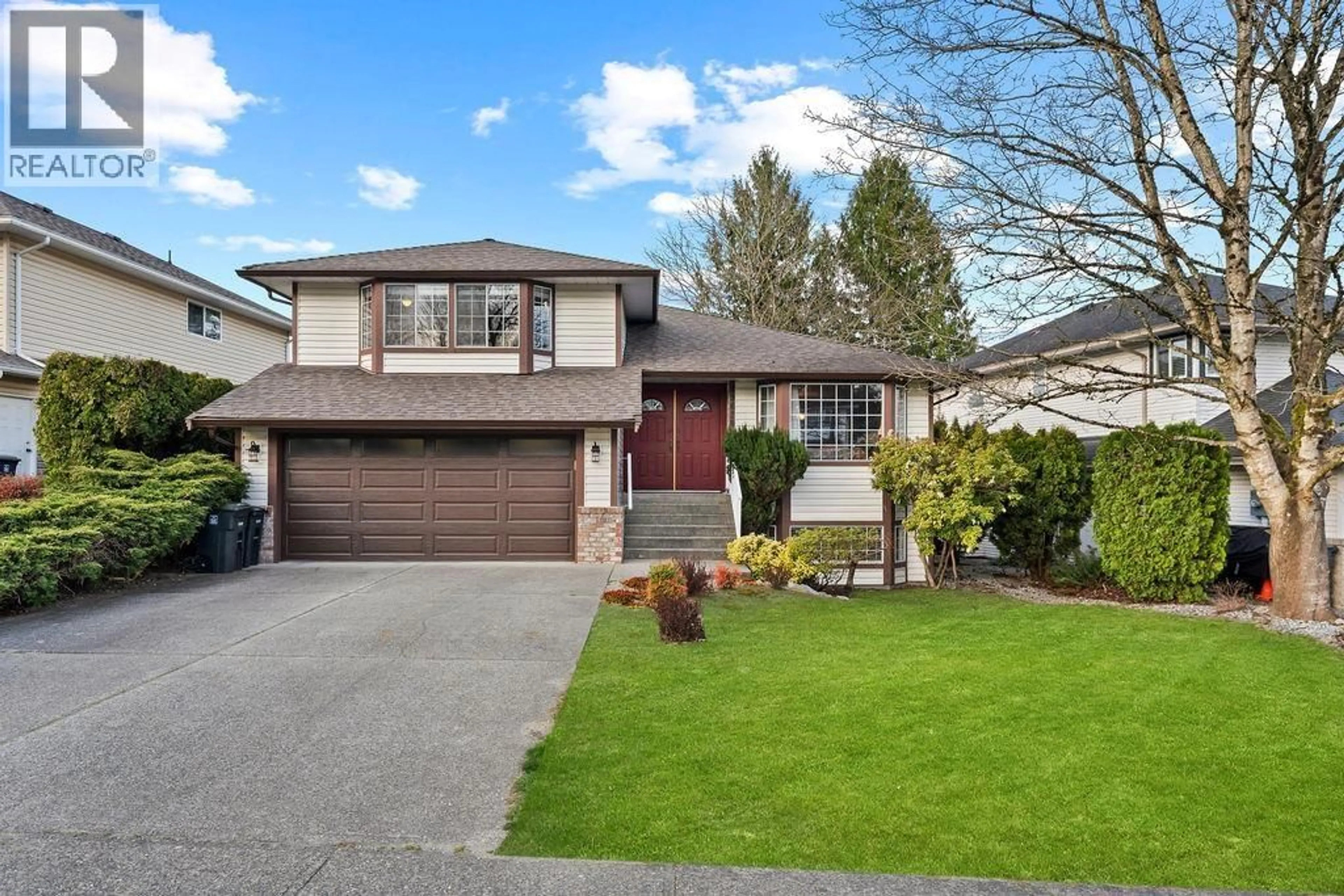 Home with vinyl exterior material, street for 19620 SOMERSET DRIVE, Pitt Meadows British Columbia V3Y2L4