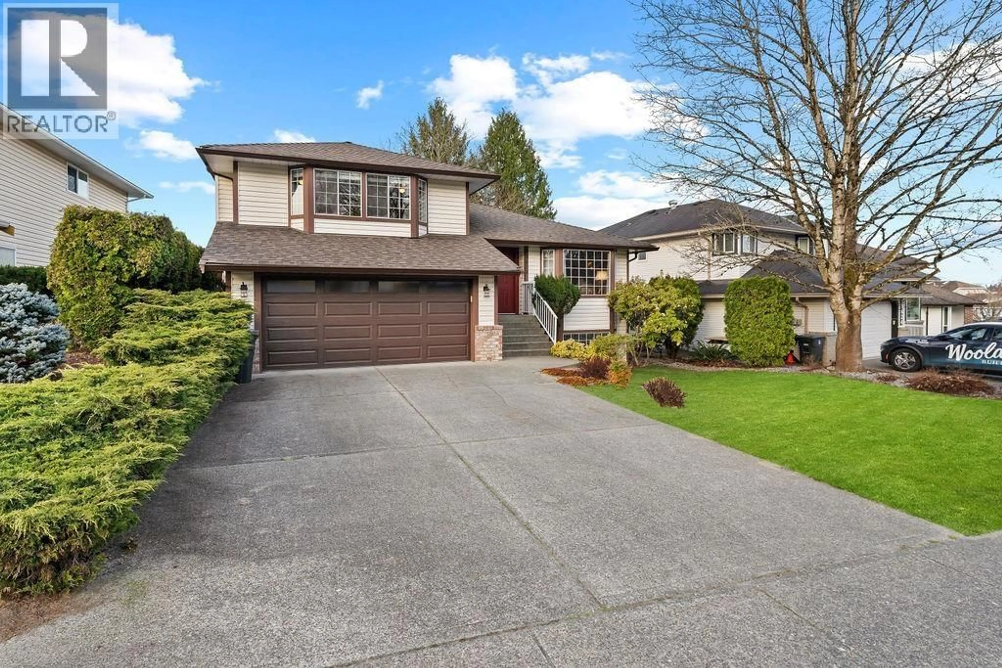 Home with vinyl exterior material, street for 19620 SOMERSET DRIVE, Pitt Meadows British Columbia V3Y2L4