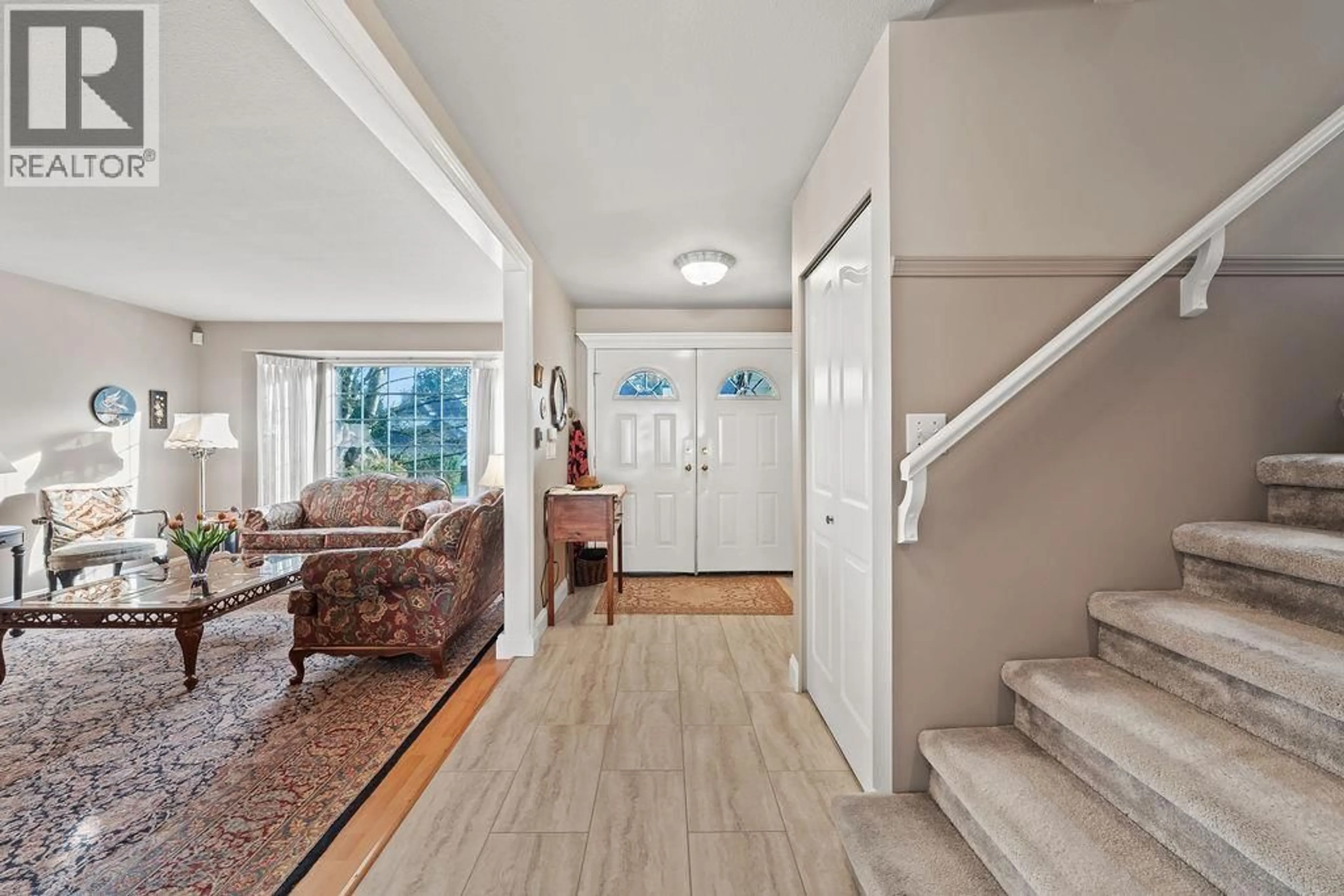 Indoor entryway for 19620 SOMERSET DRIVE, Pitt Meadows British Columbia V3Y2L4