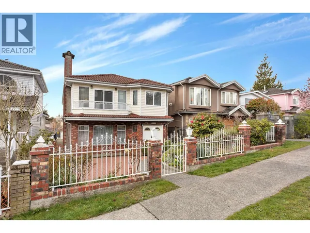 3240 CLIVE AVENUE, Vancouver 2