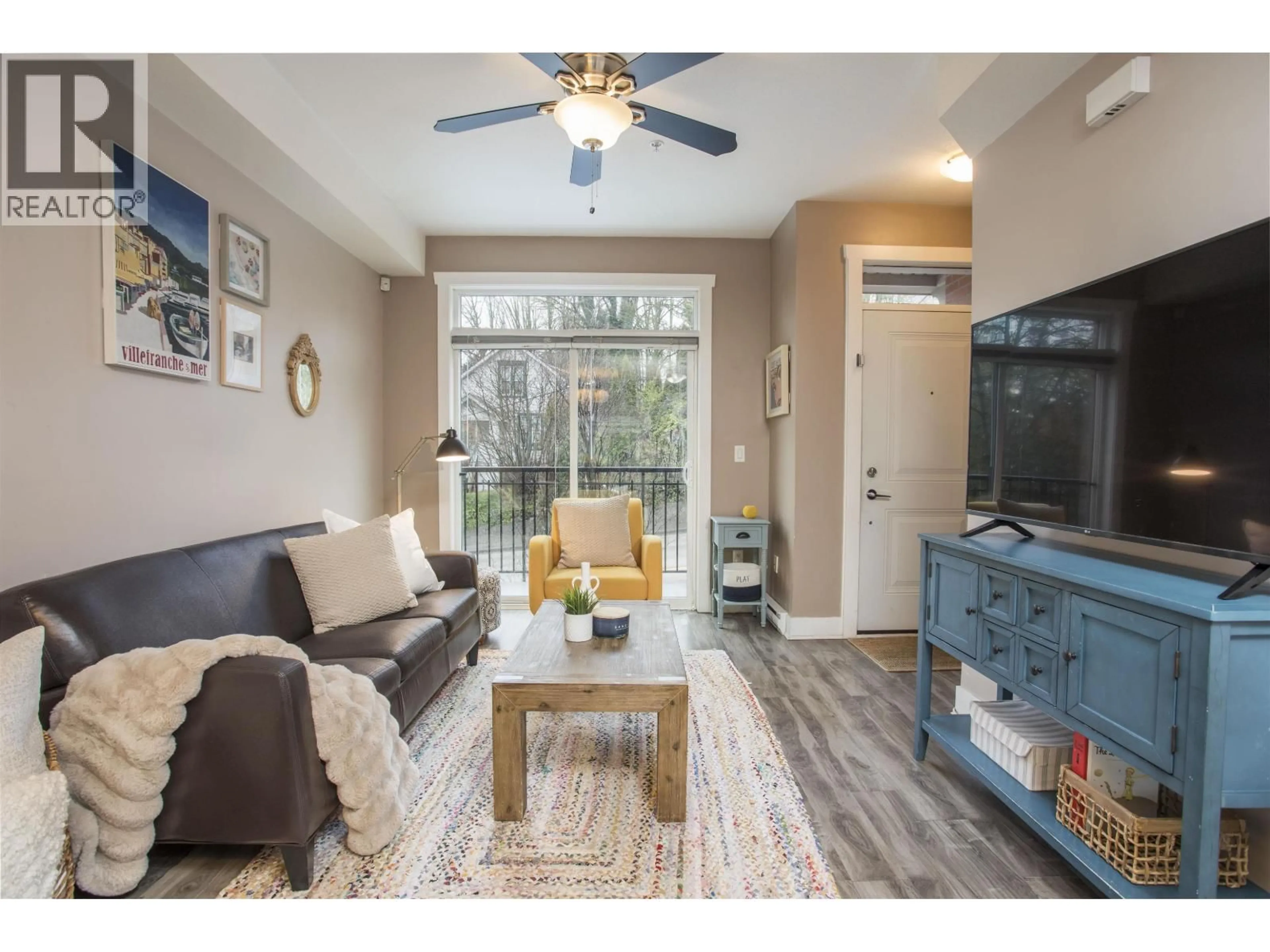 Living room with furniture, unknown for 104 - 828 ROYAL AVENUE, New Westminster British Columbia V3M1J9