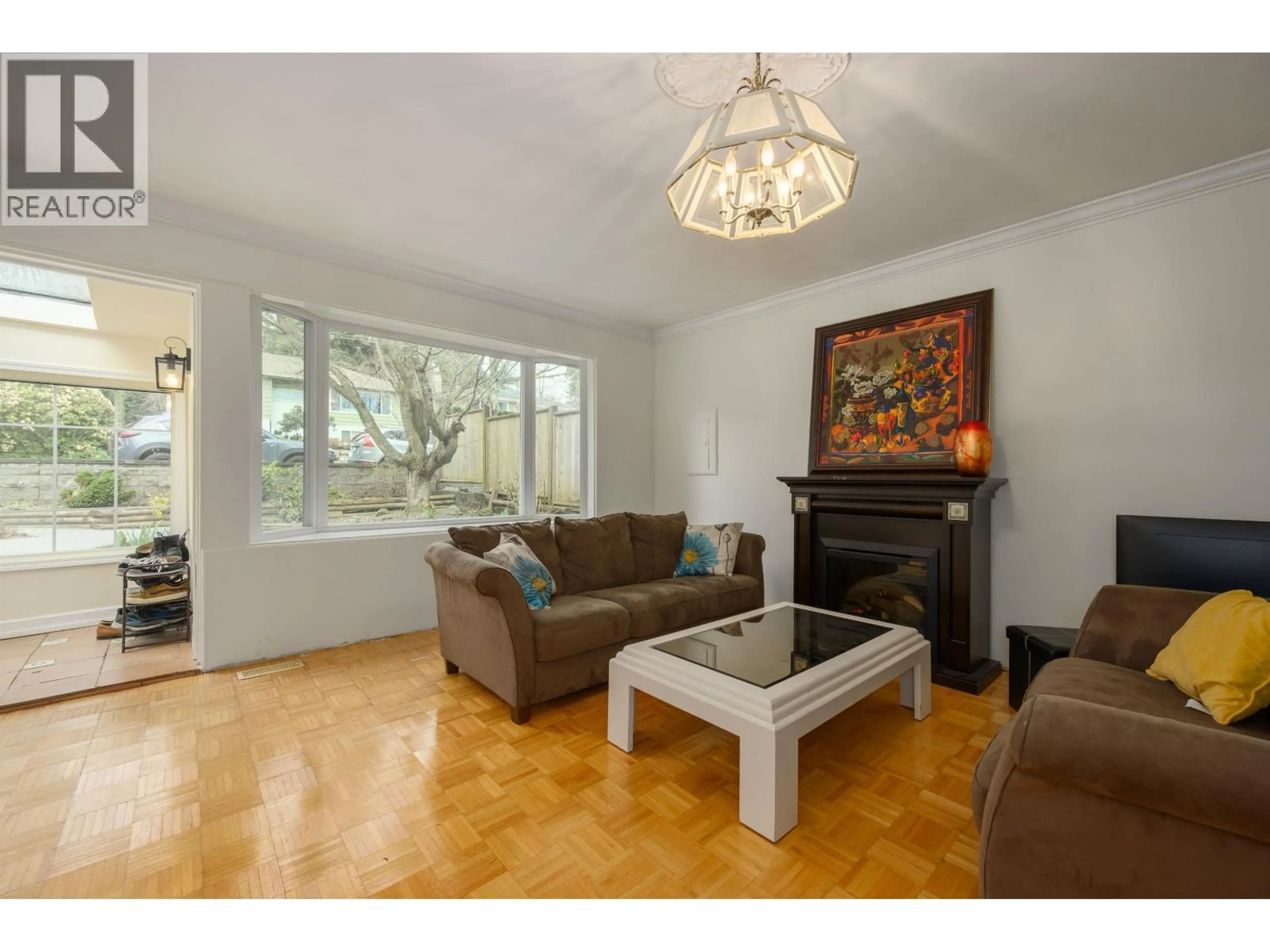Living room with furniture, wood/laminate floor for 1355 FREDERICK ROAD, North Vancouver British Columbia V7K1J5