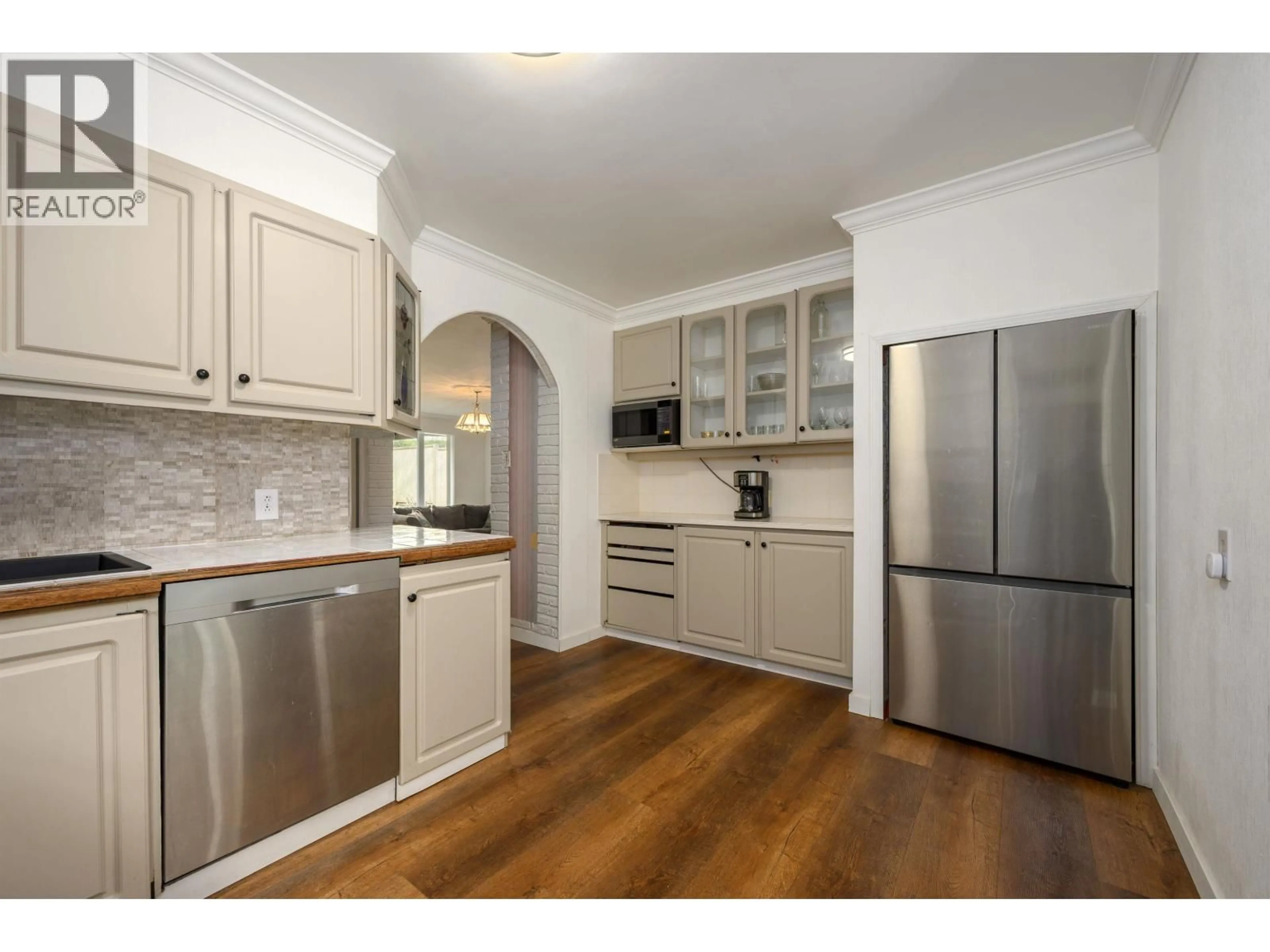 Standard kitchen, unknown for 1355 FREDERICK ROAD, North Vancouver British Columbia V7K1J5