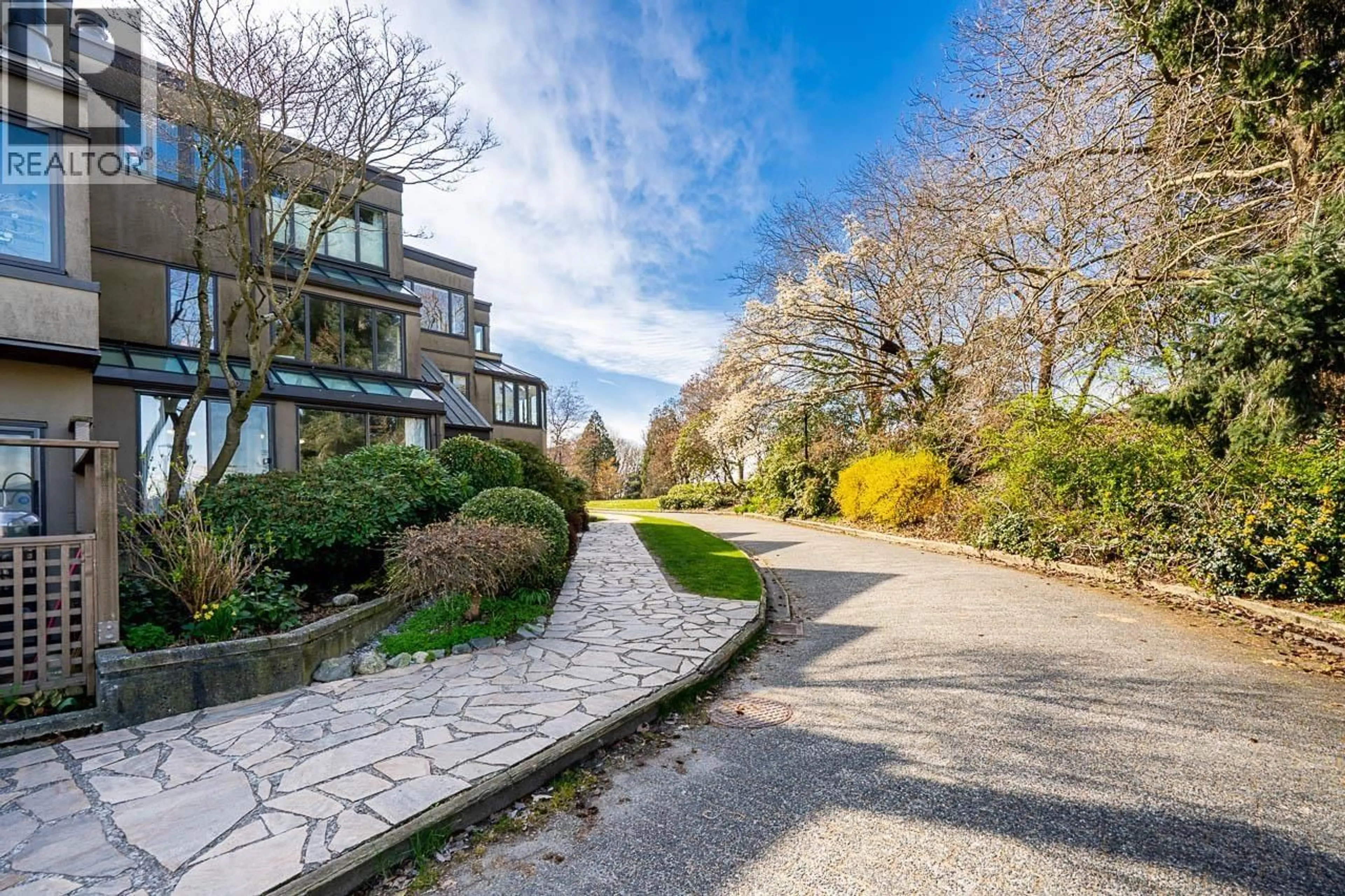 A pic from outside/outdoor area/front of a property/back of a property/a pic from drone, street for 836 MILLBANK, Vancouver British Columbia V5Z3Z4