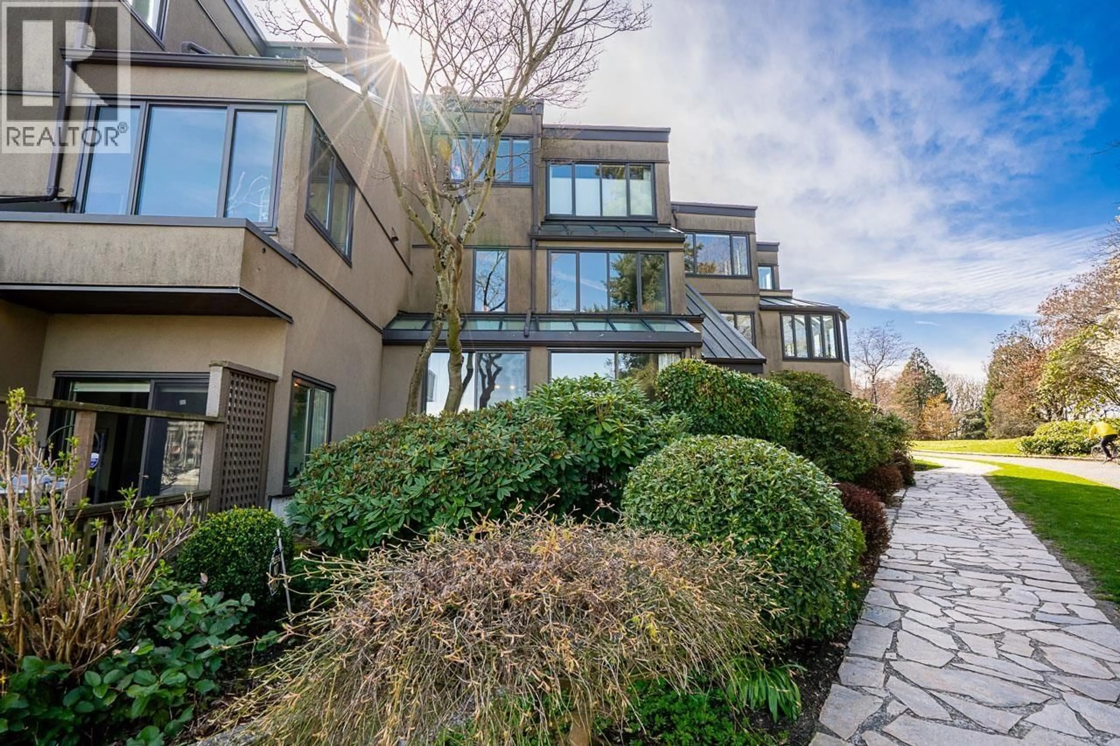 Unknown for 836 MILLBANK, Vancouver British Columbia V5Z3Z4