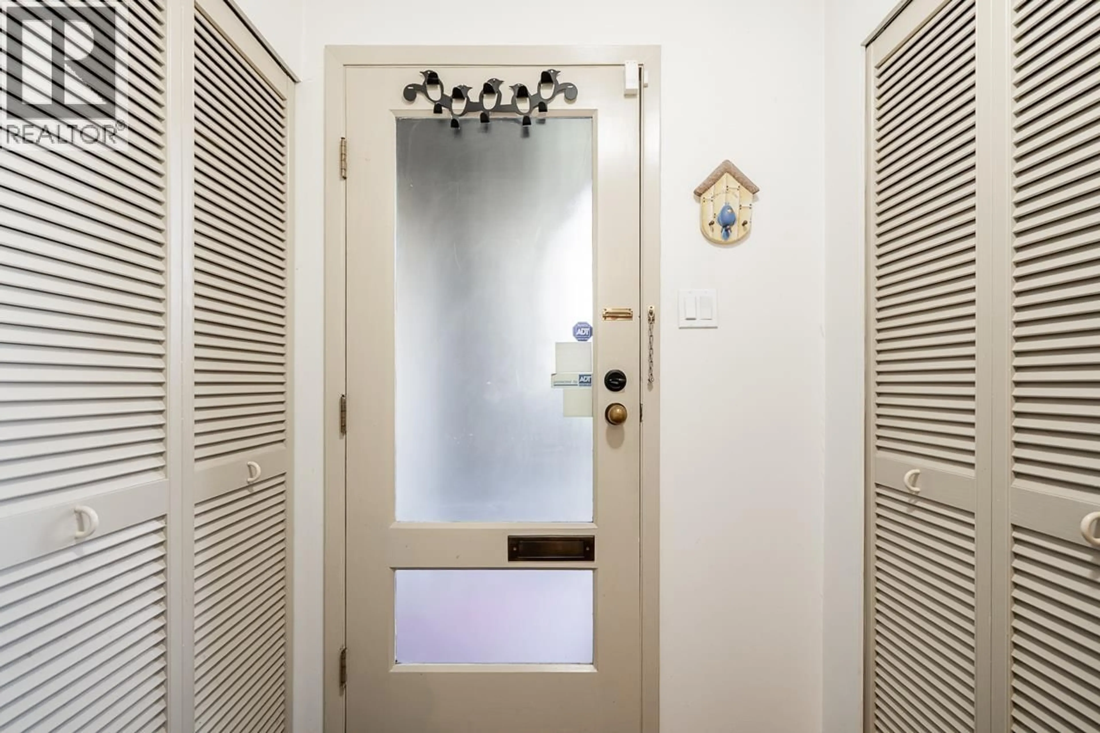 Indoor entryway for 836 MILLBANK, Vancouver British Columbia V5Z3Z4