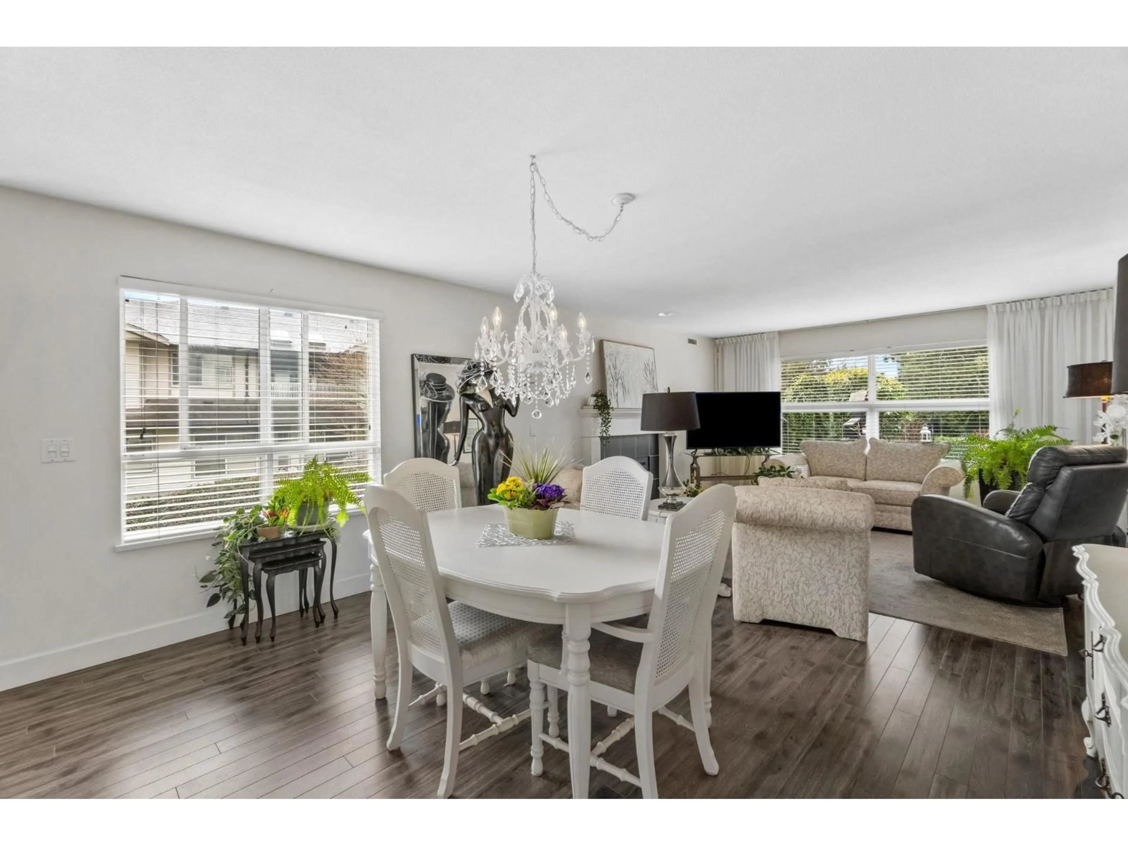 Dining room, wood/laminate floor for 113 - 20381 96 AVENUE, Langley British Columbia V1M2L1
