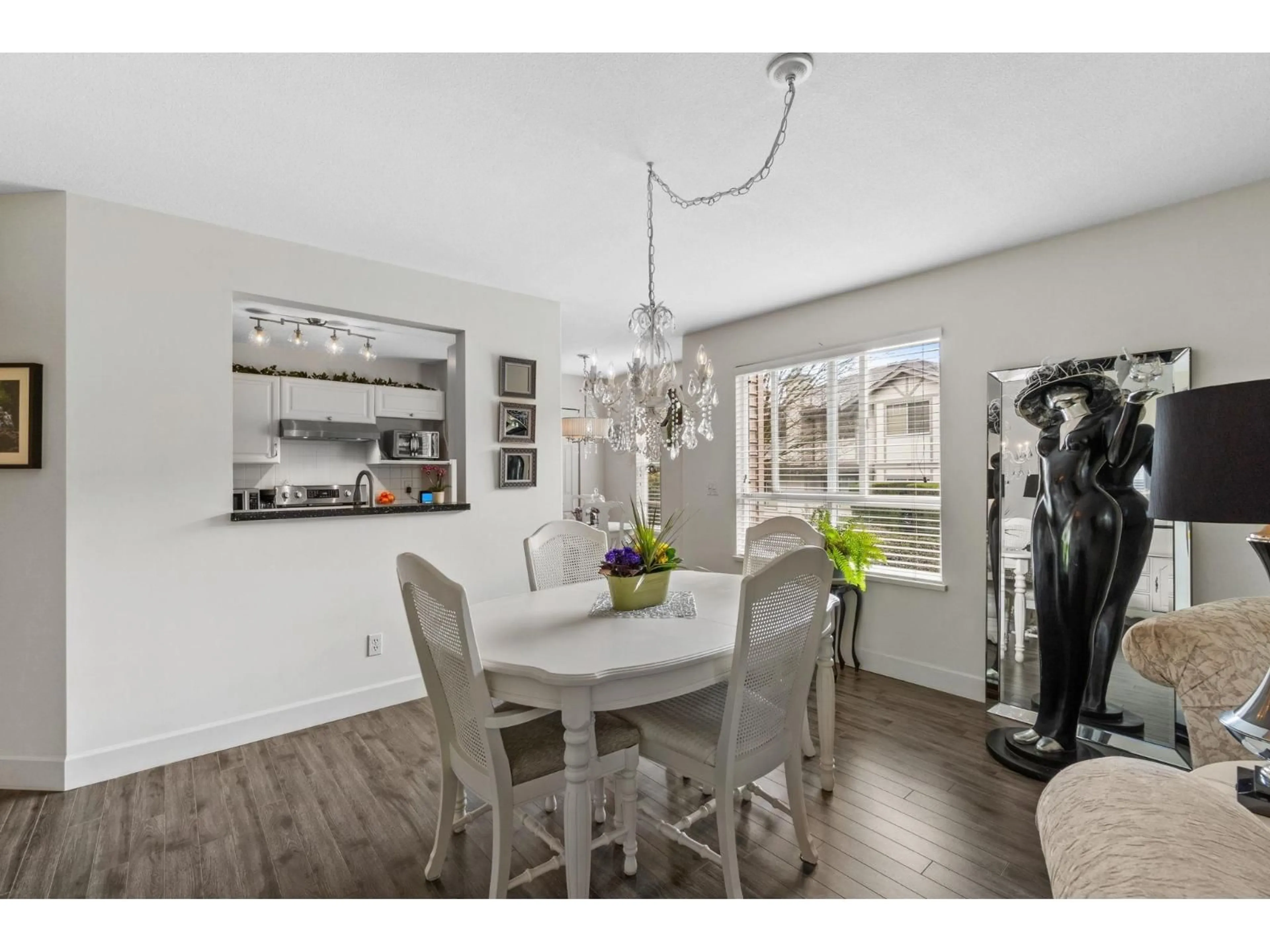 Dining room, wood/laminate floor for 113 - 20381 96 AVENUE, Langley British Columbia V1M2L1