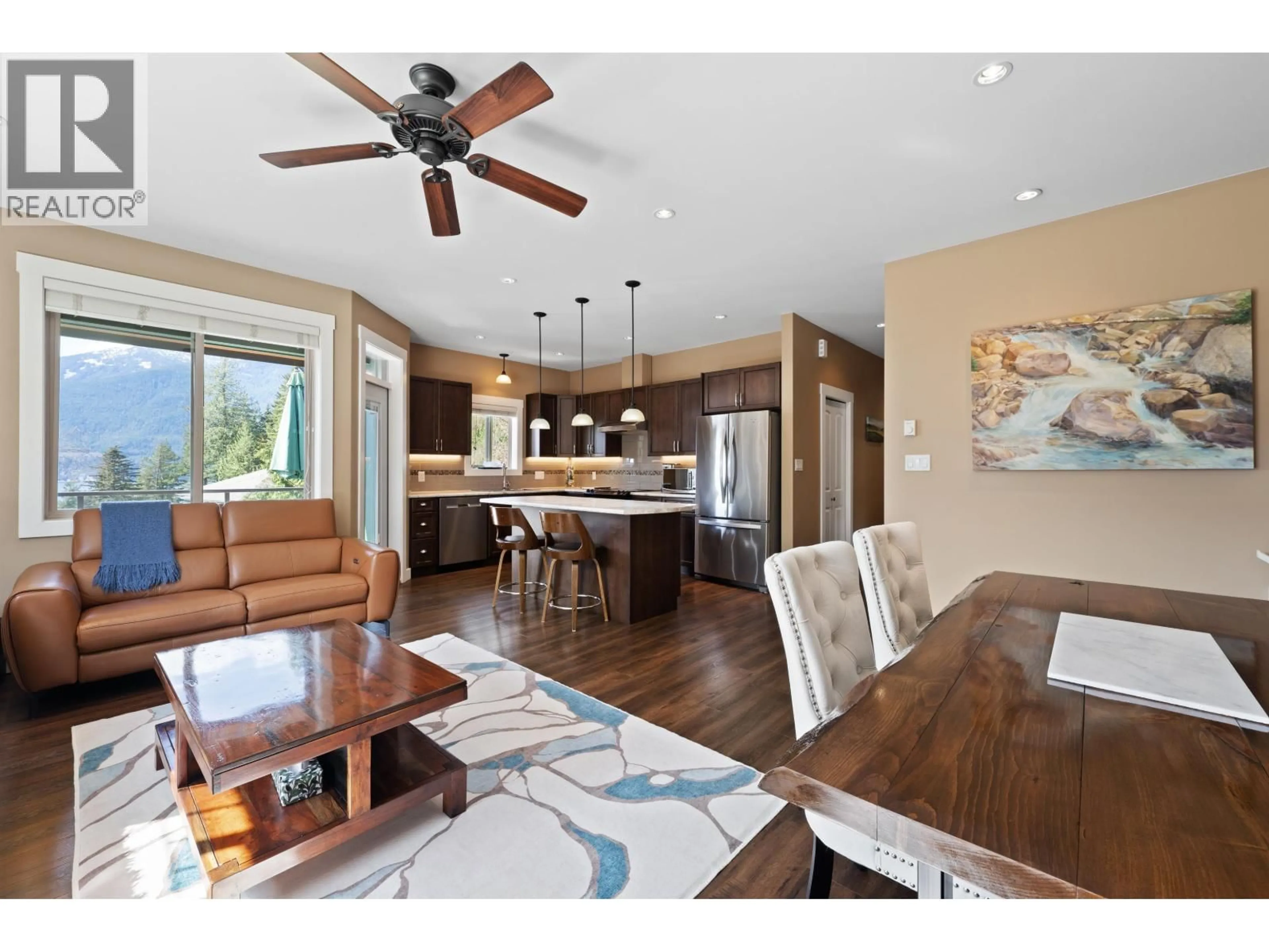 Open concept kitchen, unknown for 746 UPPER CRESCENT, Squamish British Columbia V8B1J2