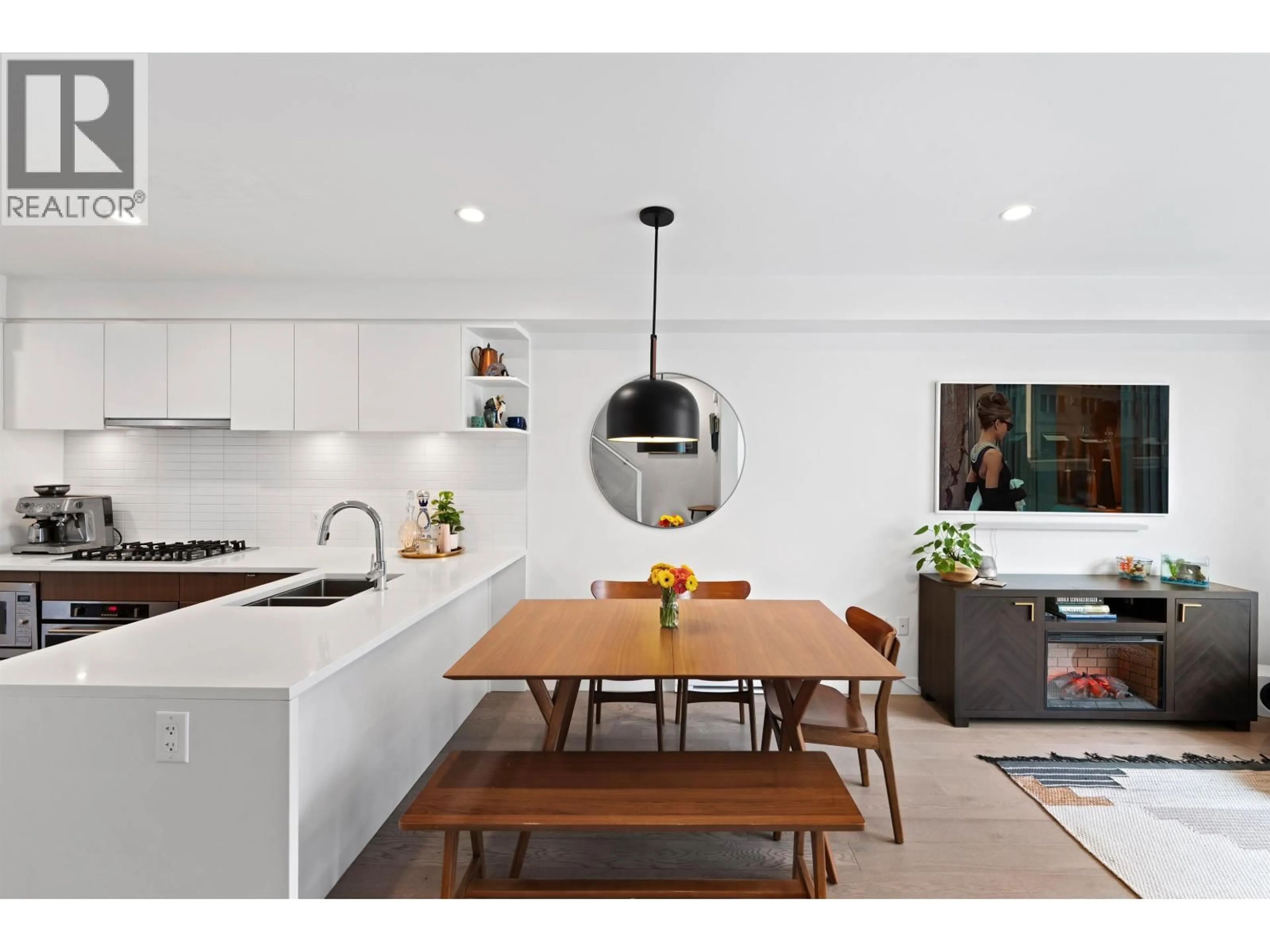 Contemporary kitchen, unknown for 215 - 311 16TH AVENUE, Vancouver British Columbia V5T2T7