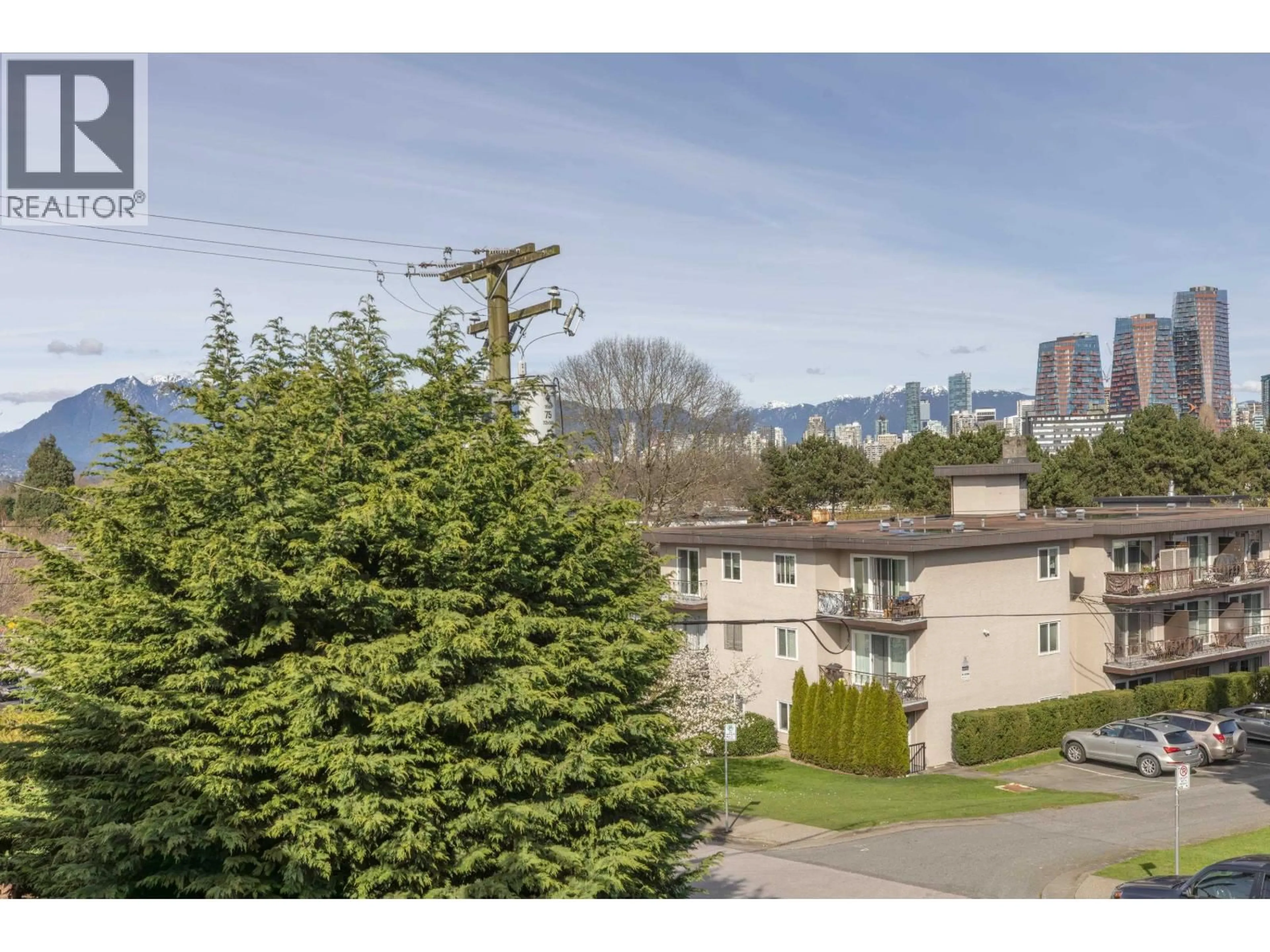 A pic from outside/outdoor area/front of a property/back of a property/a pic from drone, mountain view for 303 - 2125 2ND AVENUE, Vancouver British Columbia V6K1H7
