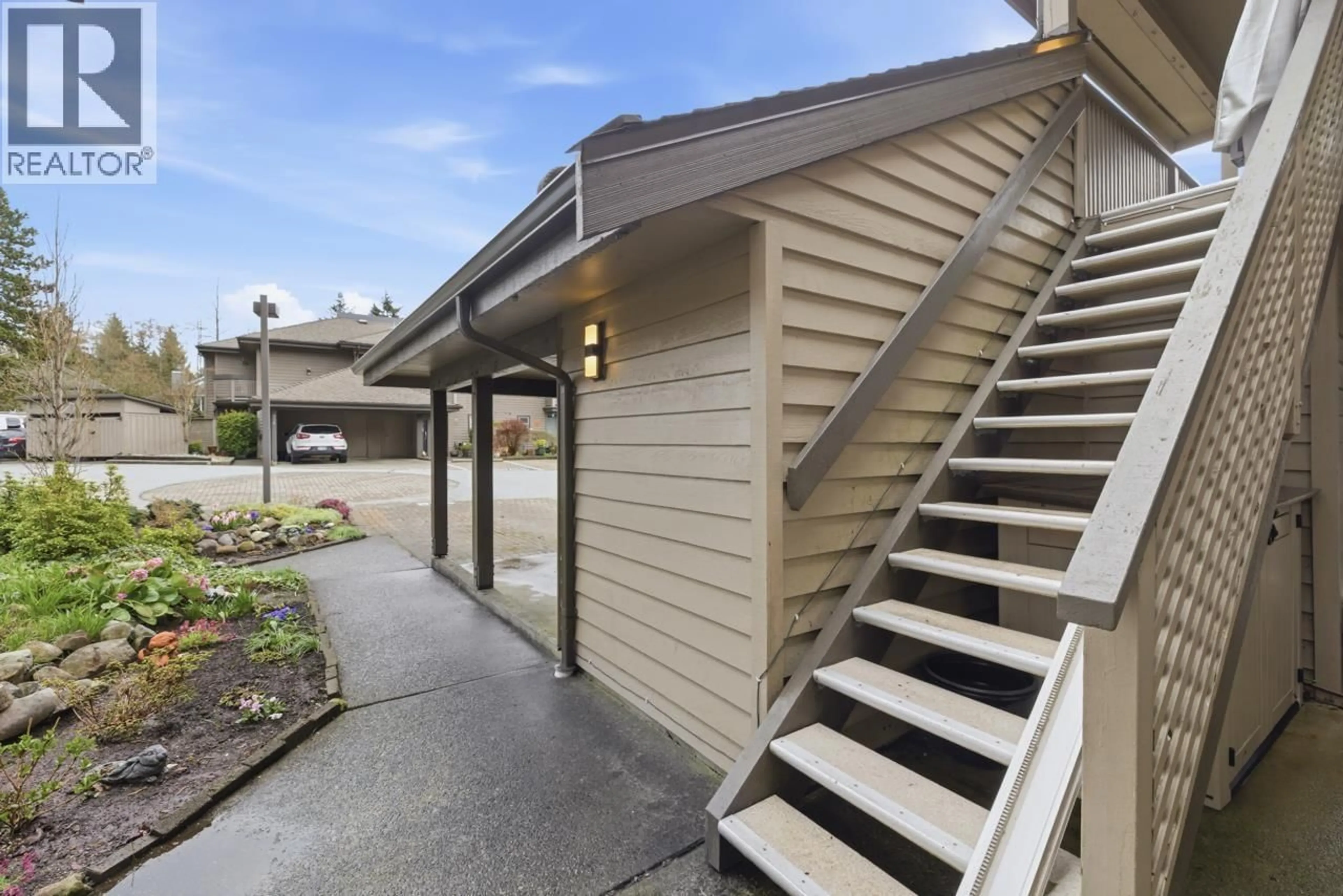 Home with vinyl exterior material, street for 906 ROCHE POINT DRIVE, North Vancouver British Columbia V7H2T5