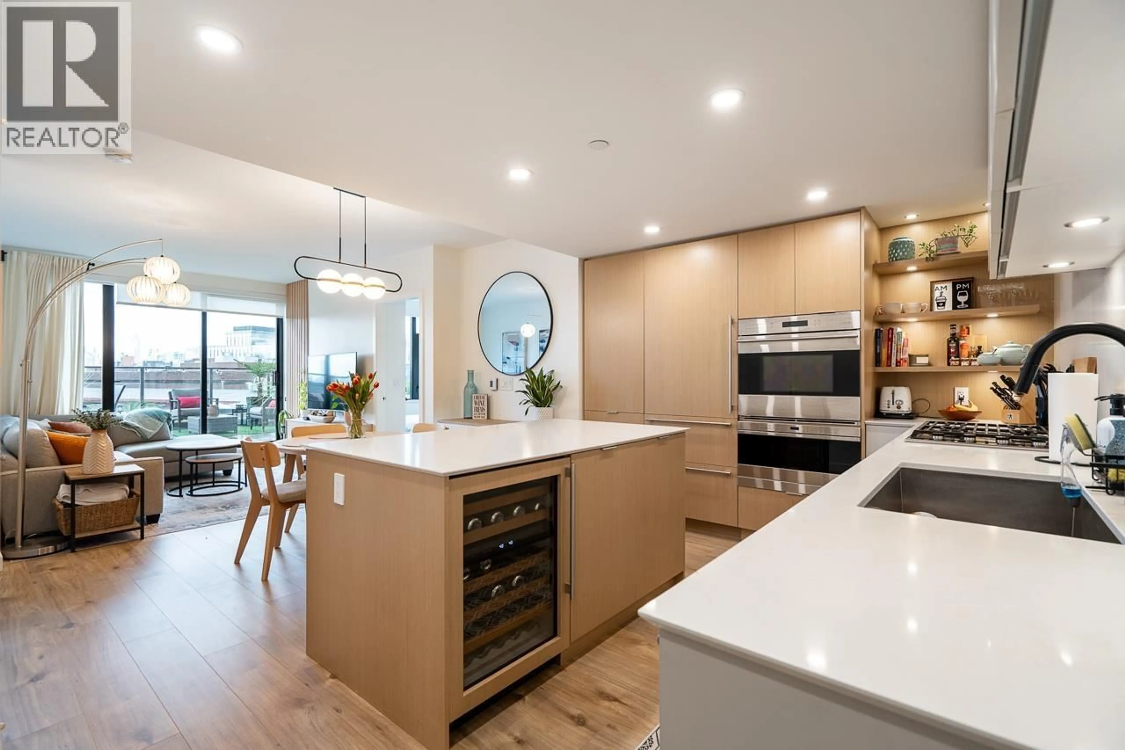 Contemporary kitchen, unknown for 404 - 210 5TH AVENUE, Vancouver British Columbia V5T0K1