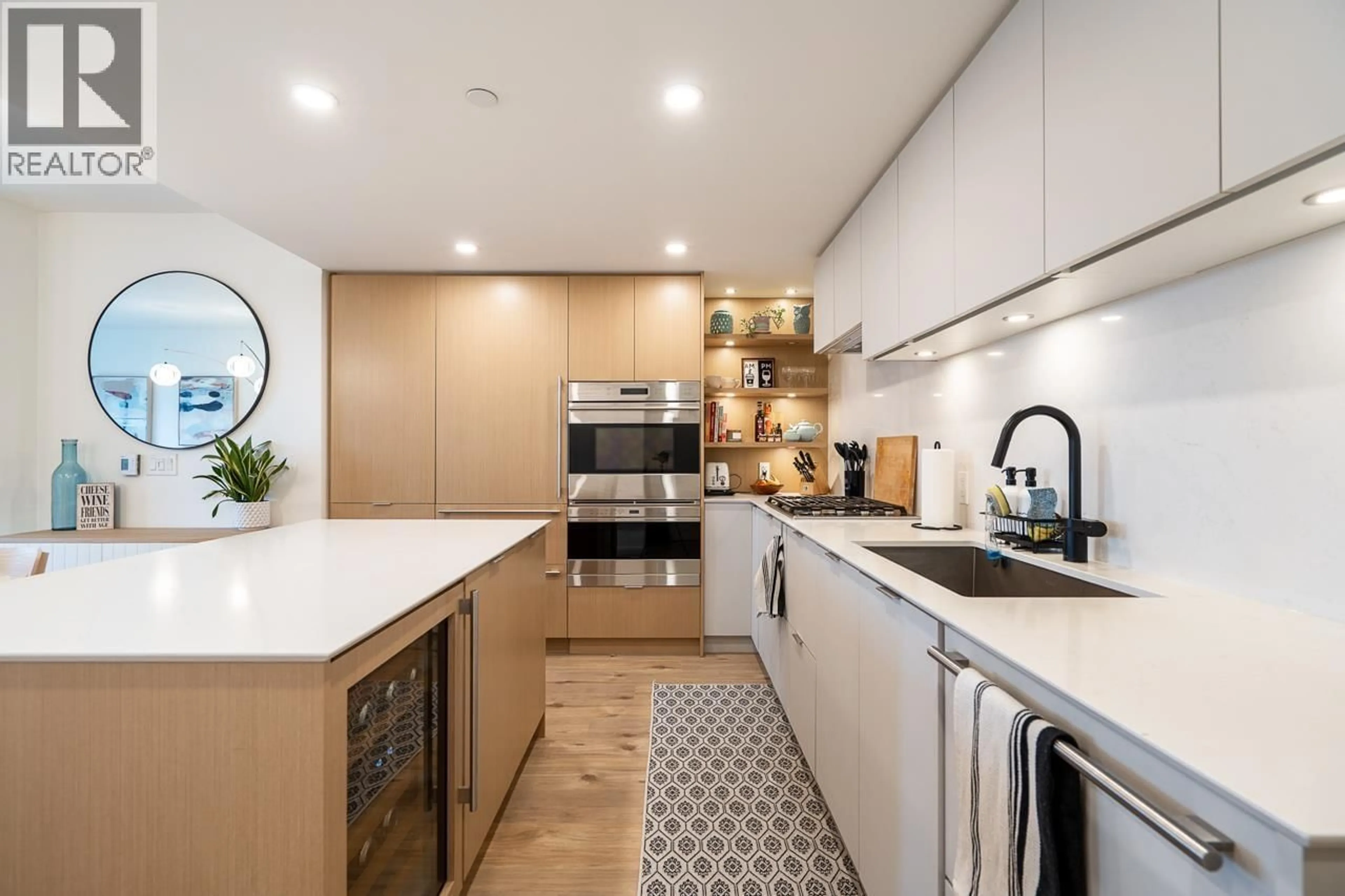 Contemporary kitchen, unknown for 404 - 210 5TH AVENUE, Vancouver British Columbia V5T0K1