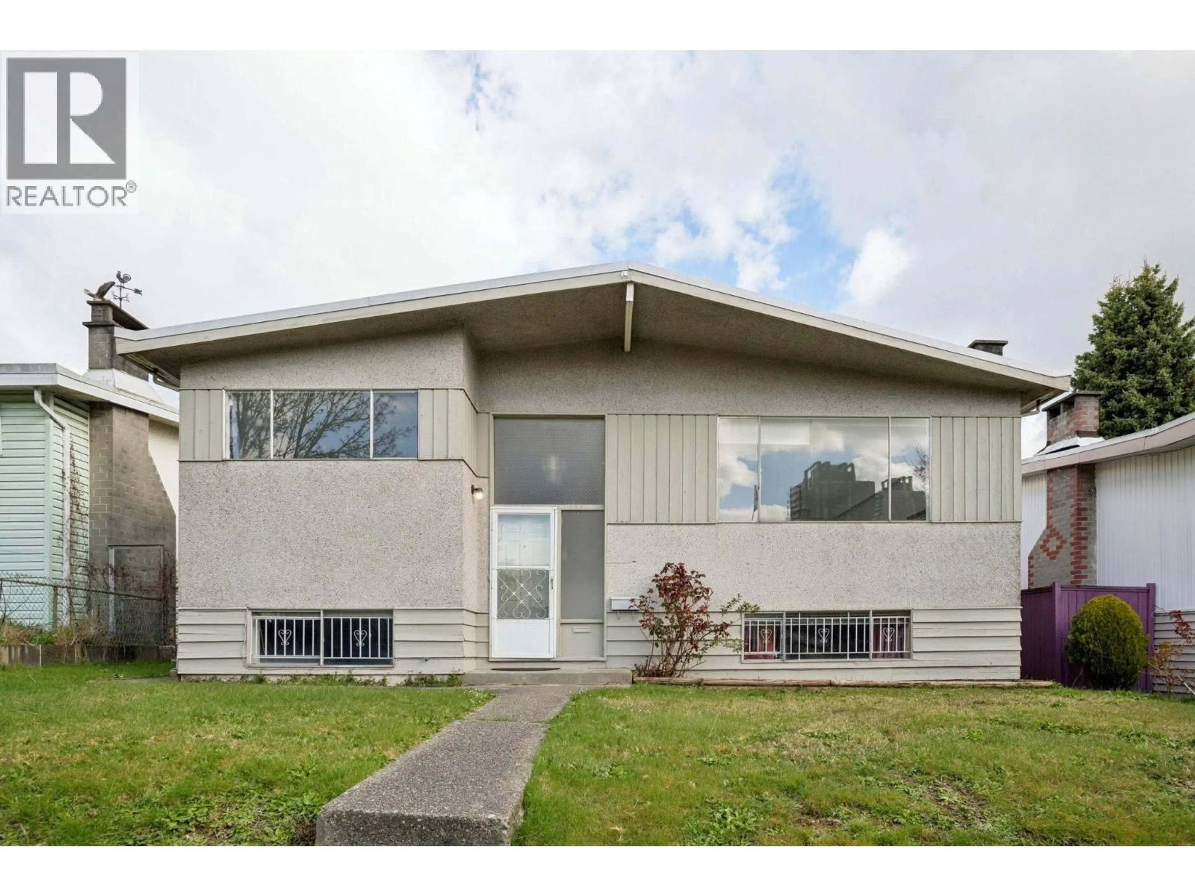 Home with vinyl exterior material, unknown for 585 65TH AVENUE, Vancouver British Columbia V6P2P6
