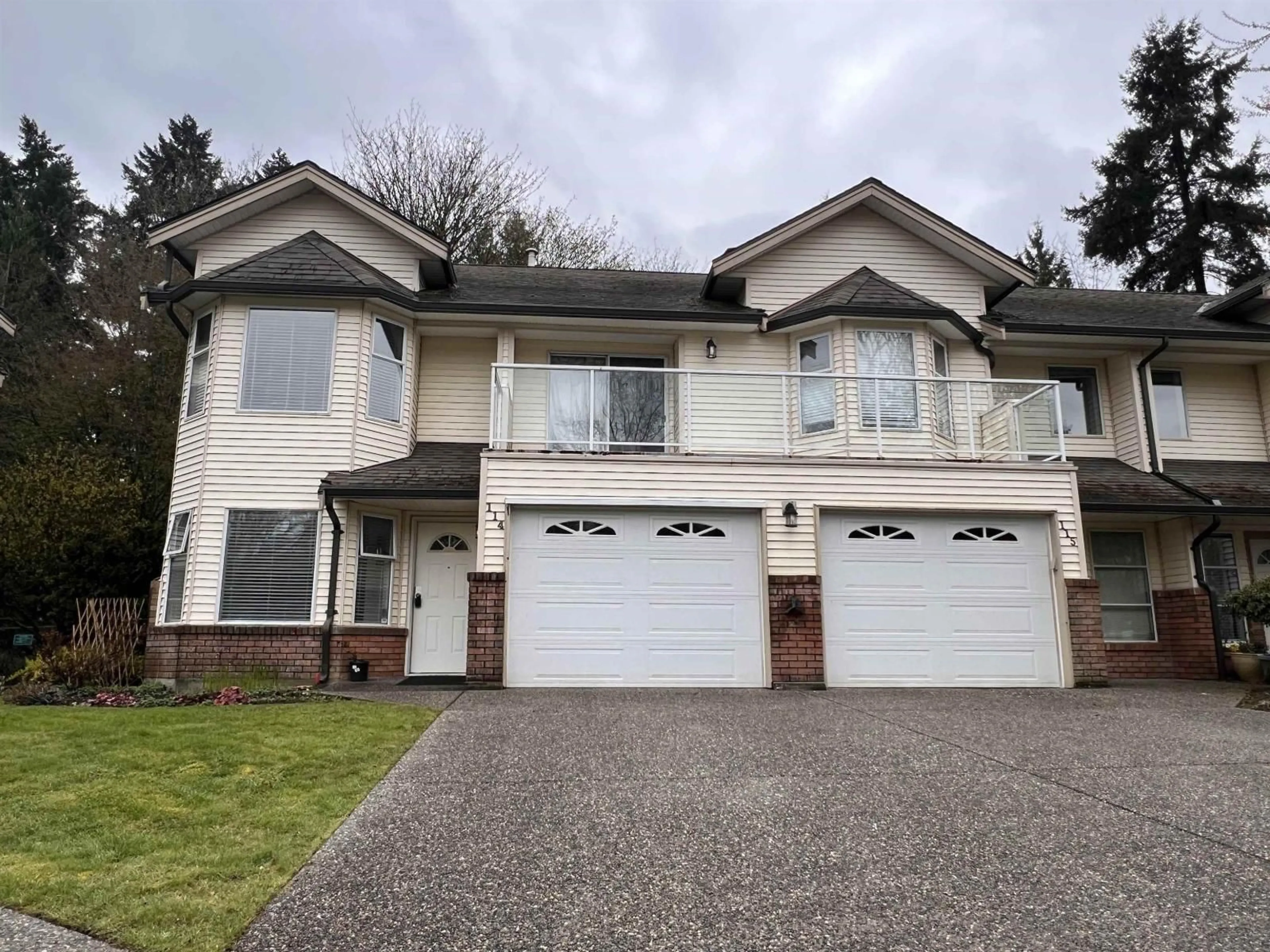 Home with vinyl exterior material, street for 114 - 6841 138 STREET, Surrey British Columbia V3W0A7