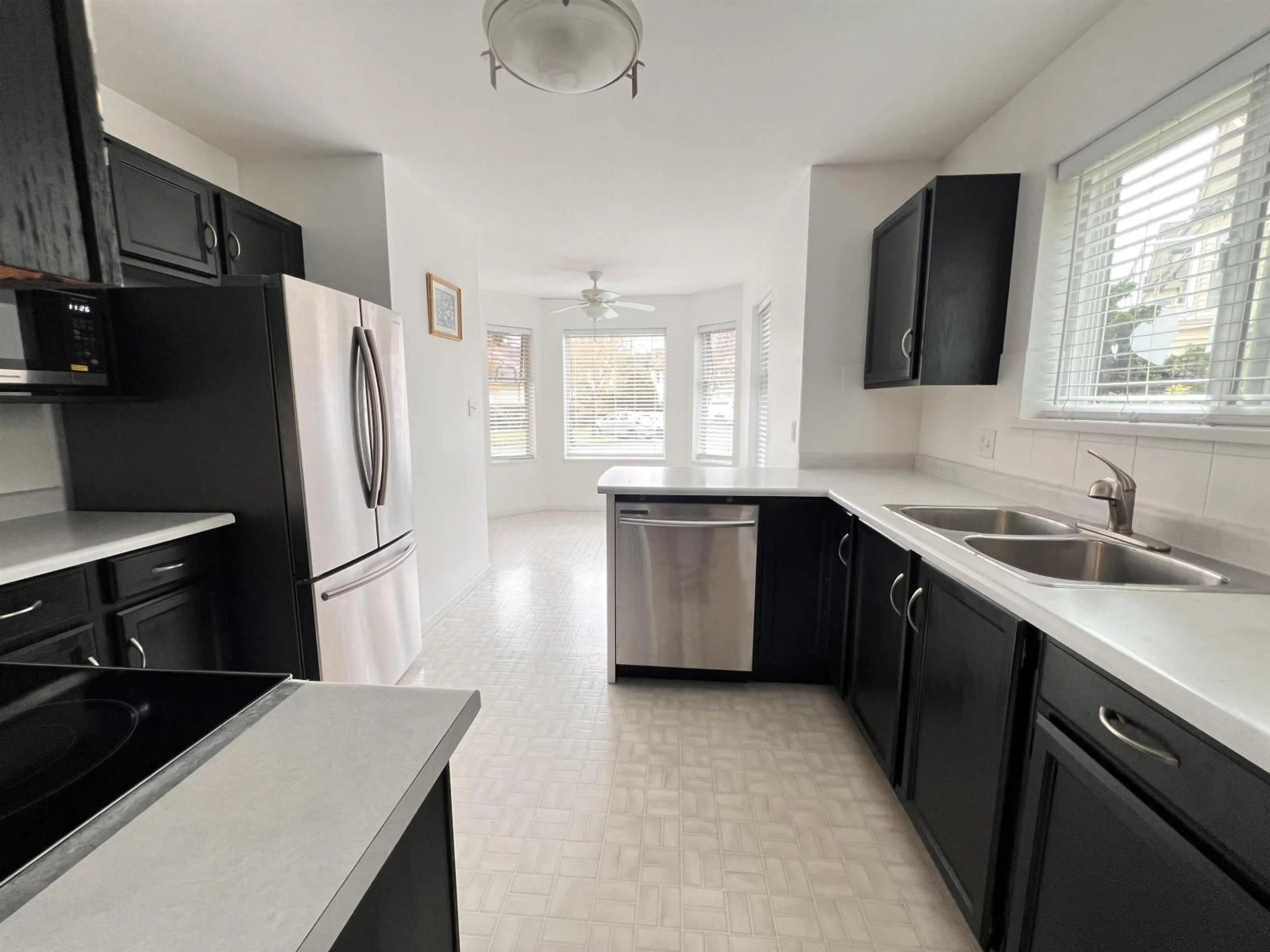 Standard kitchen, ceramic/tile floor for 114 - 6841 138 STREET, Surrey British Columbia V3W0A7