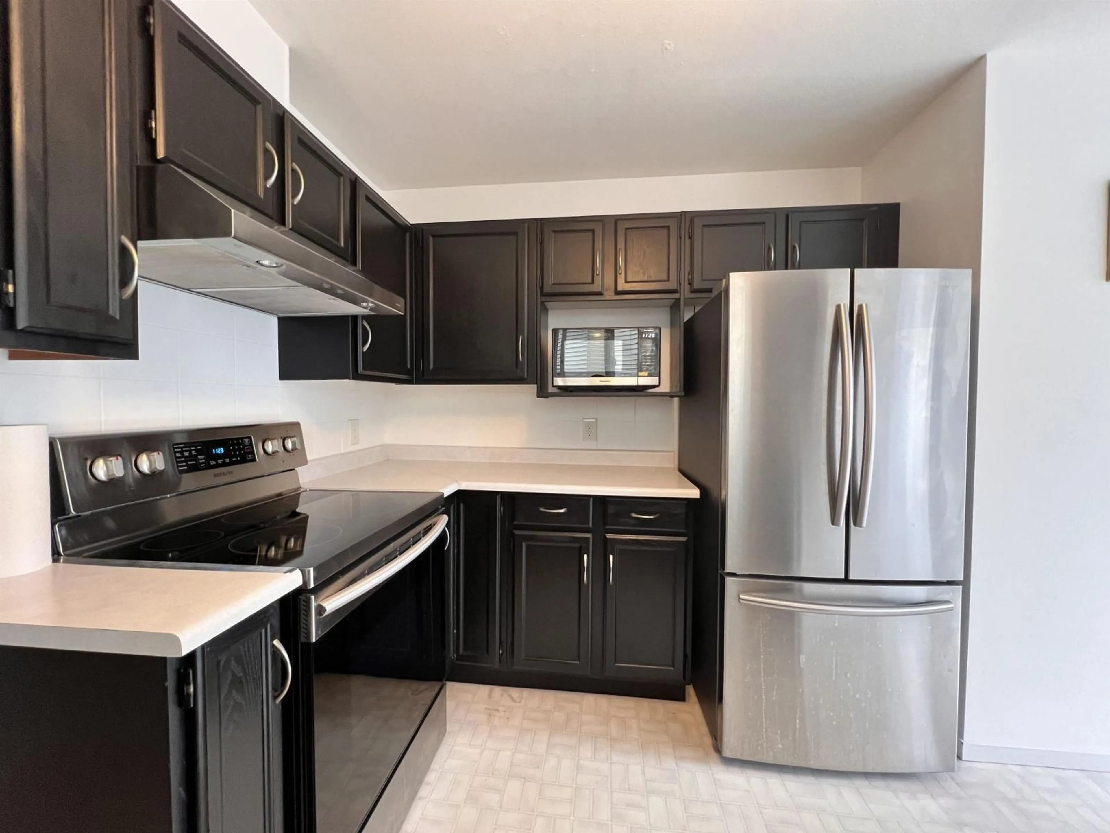 Standard kitchen, unknown for 114 - 6841 138 STREET, Surrey British Columbia V3W0A7