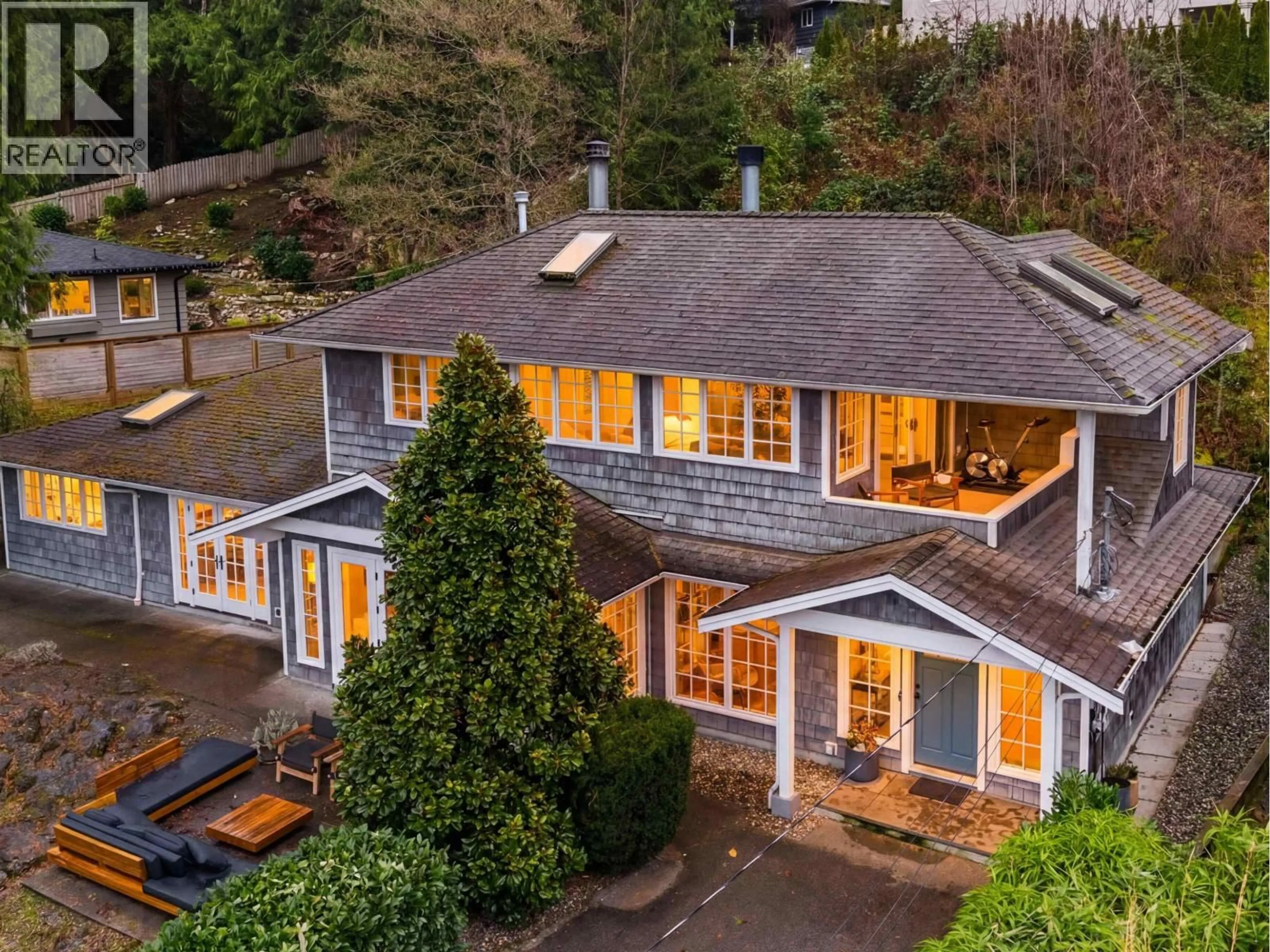 A pic from outside/outdoor area/front of a property/back of a property/a pic from drone, street for 5478 GREENLEAF ROAD, West Vancouver British Columbia V7W1N6